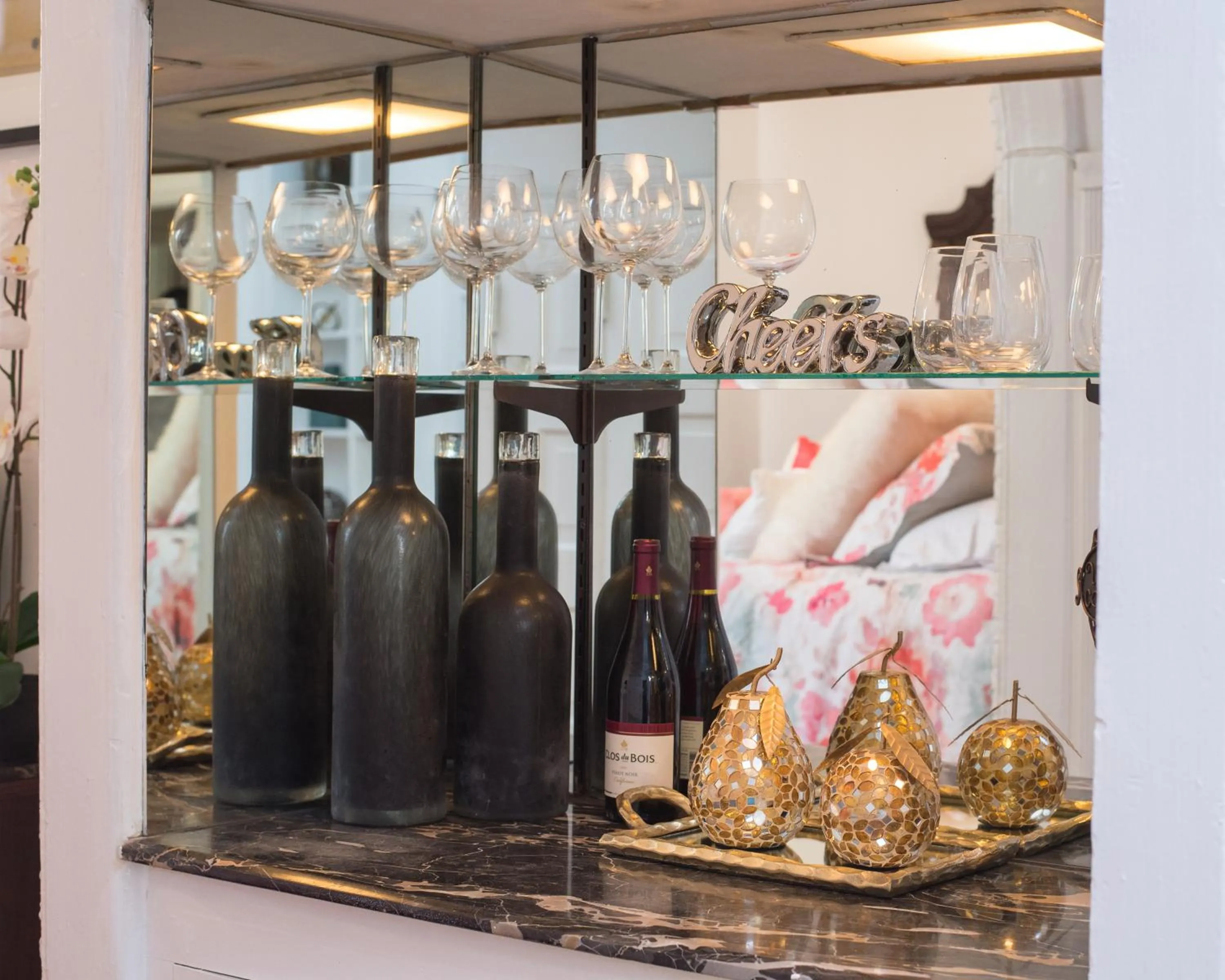 Lounge or bar in Downtown Memphis Shellcrest Apartments