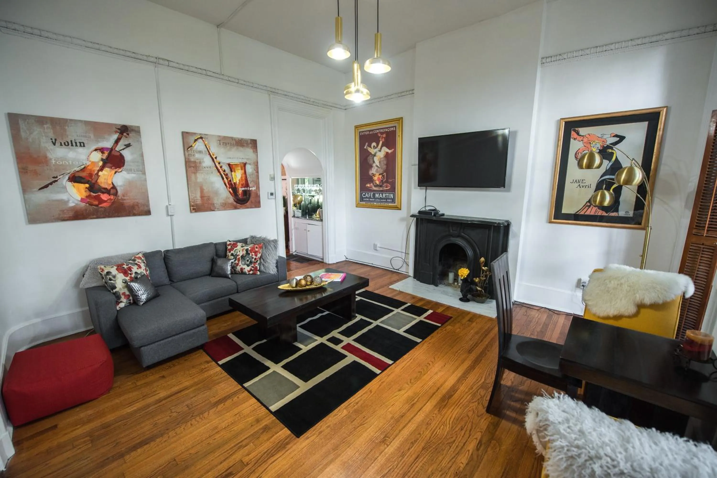 Living room in Downtown Memphis Shellcrest Apartments