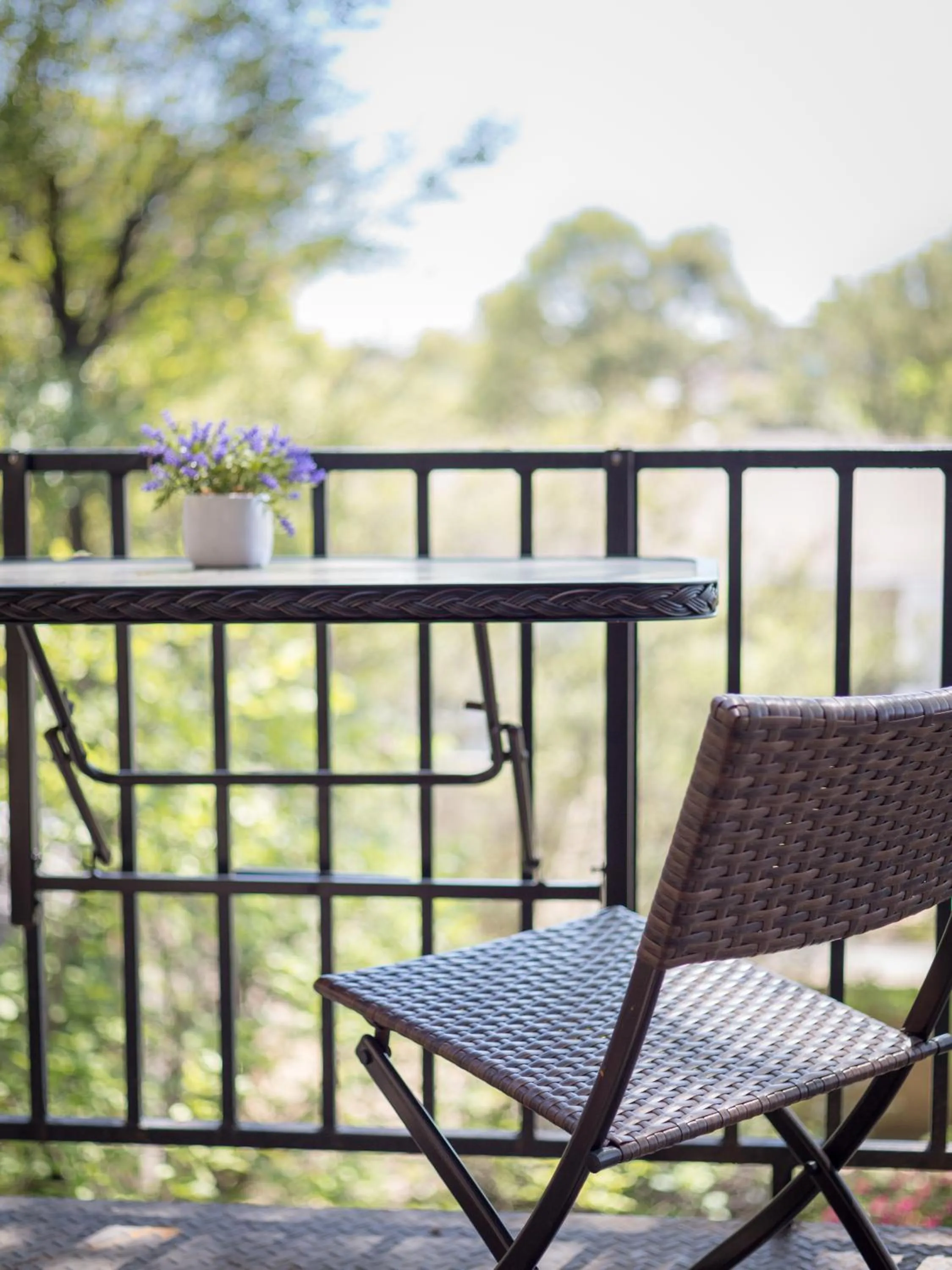 Patio in Downtown Memphis Shellcrest Apartments