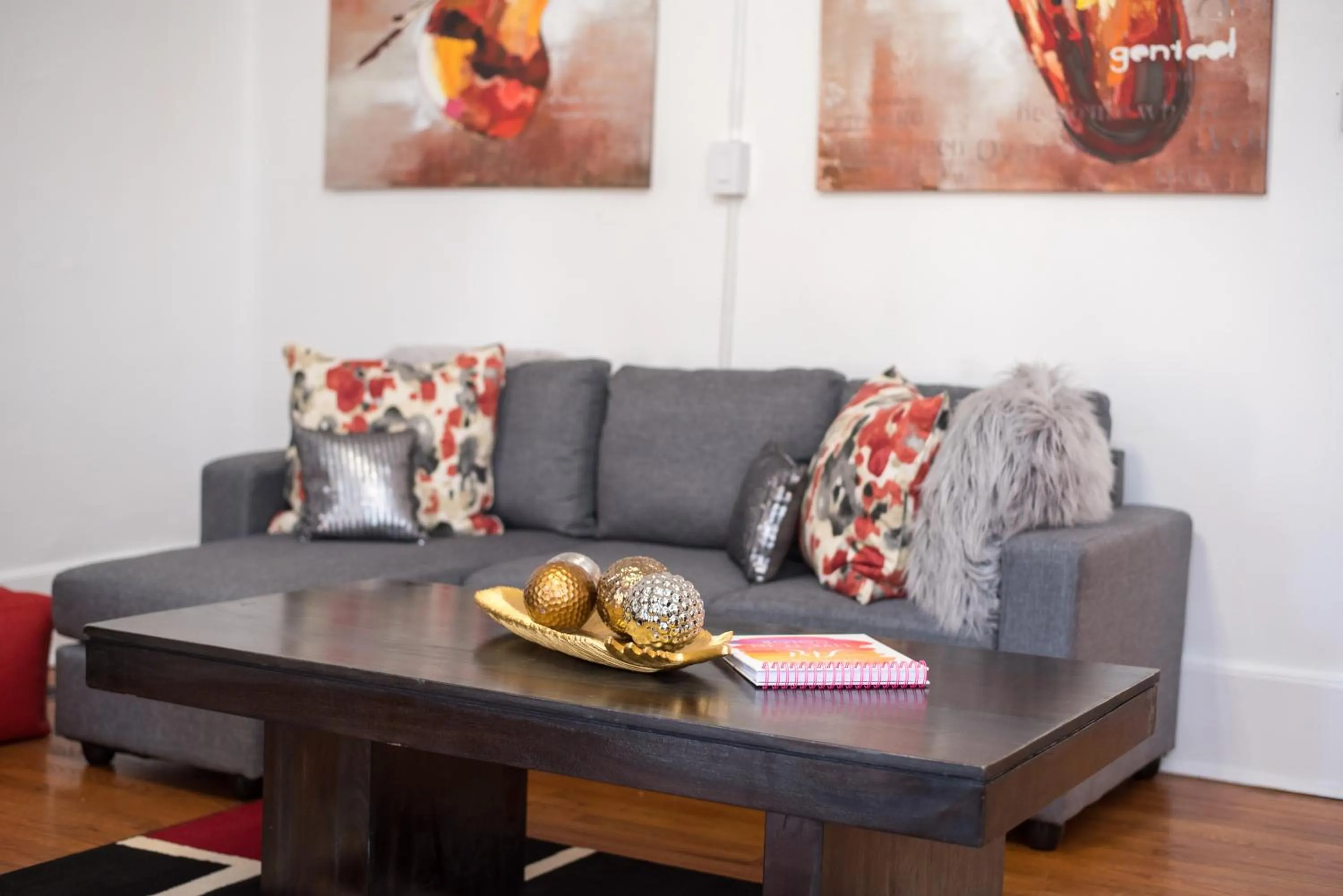 Living room in Downtown Memphis Shellcrest Apartments