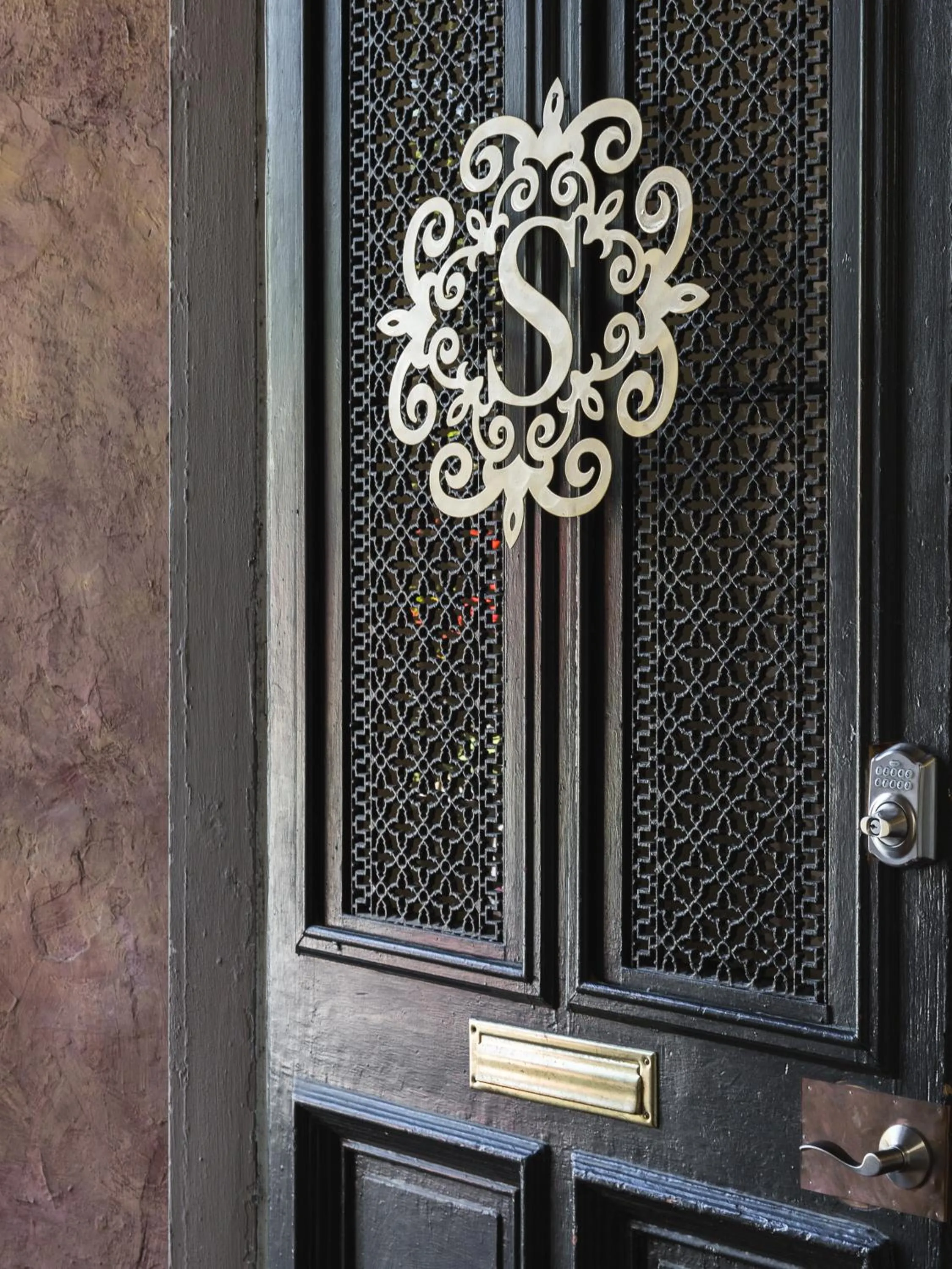Facade/entrance in Downtown Memphis Shellcrest Apartments
