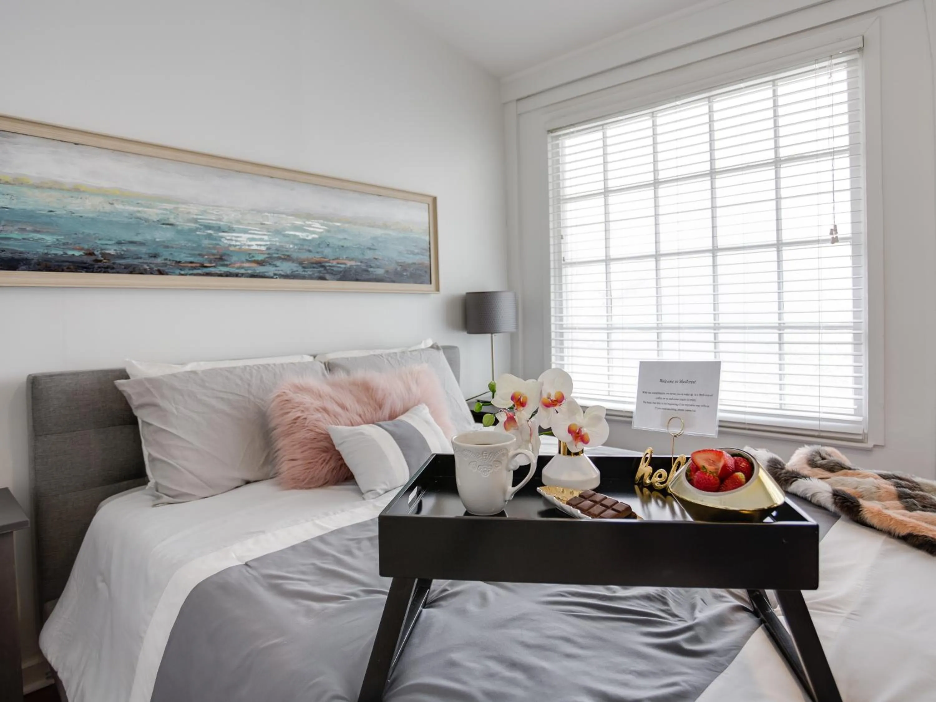 Bedroom, Bed in Downtown Memphis Shellcrest Apartments