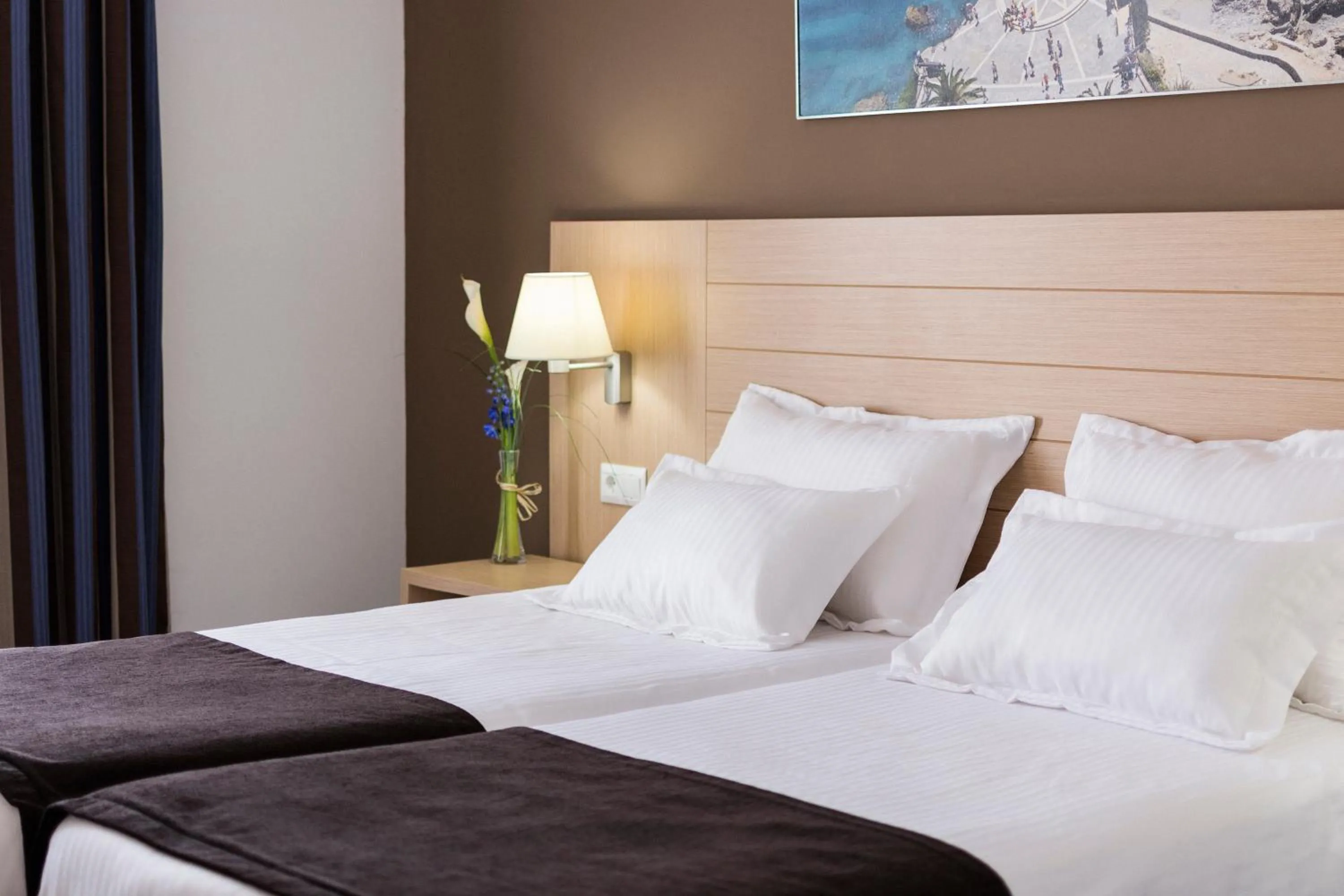 Bedroom, Bed in Mena Plaza