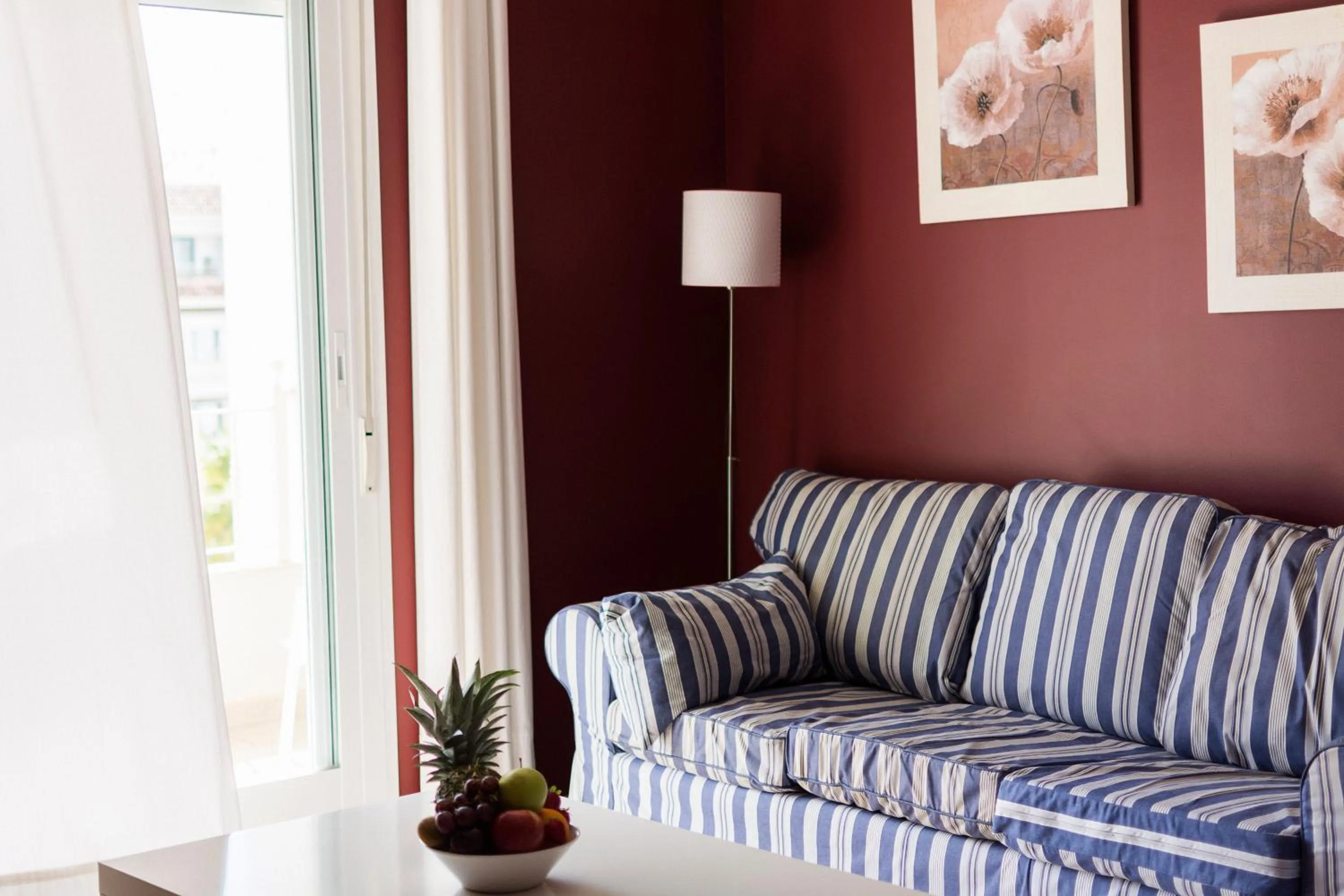 Living room in Mena Plaza