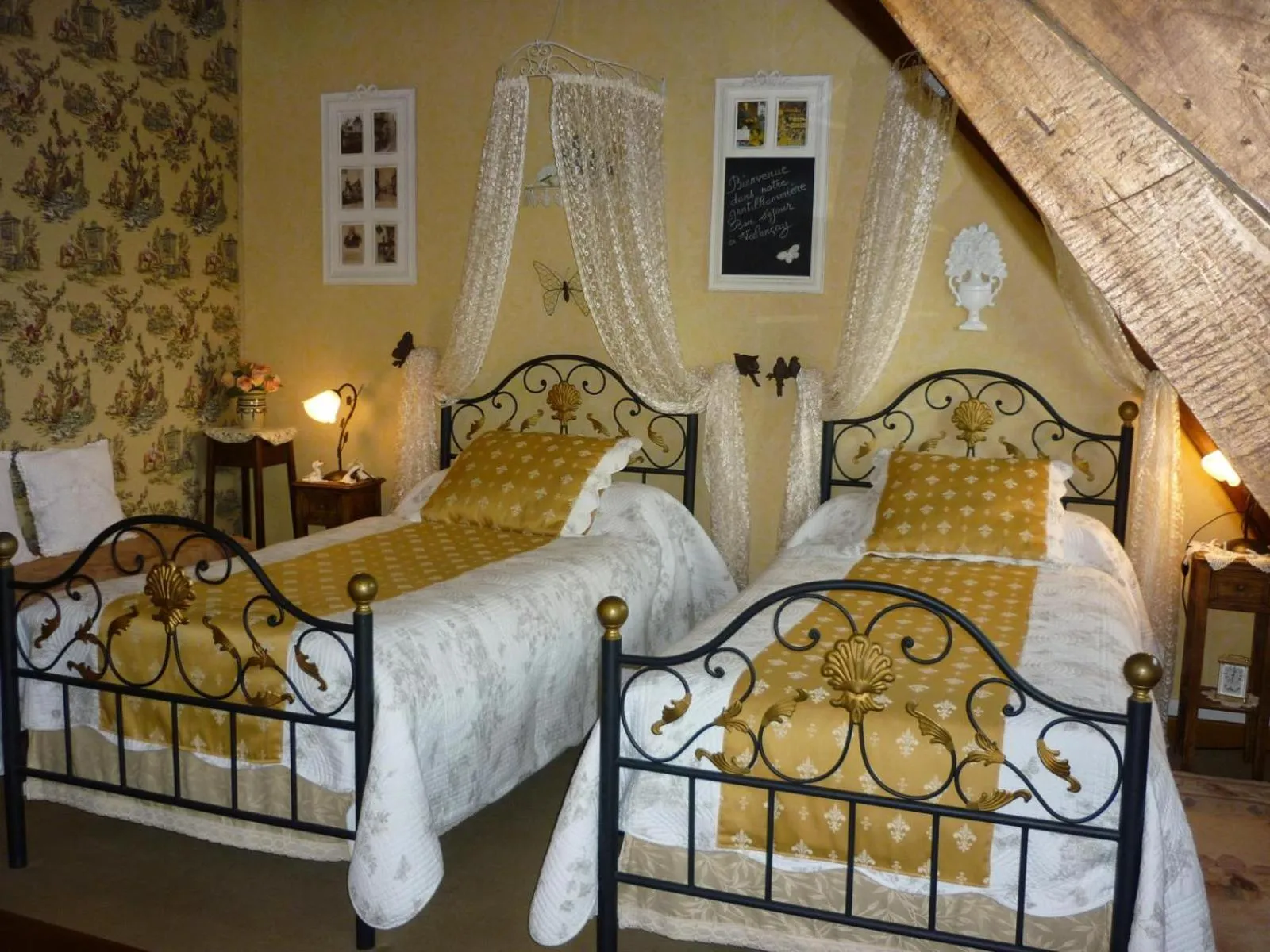 Bedroom, Bed in Les charmes