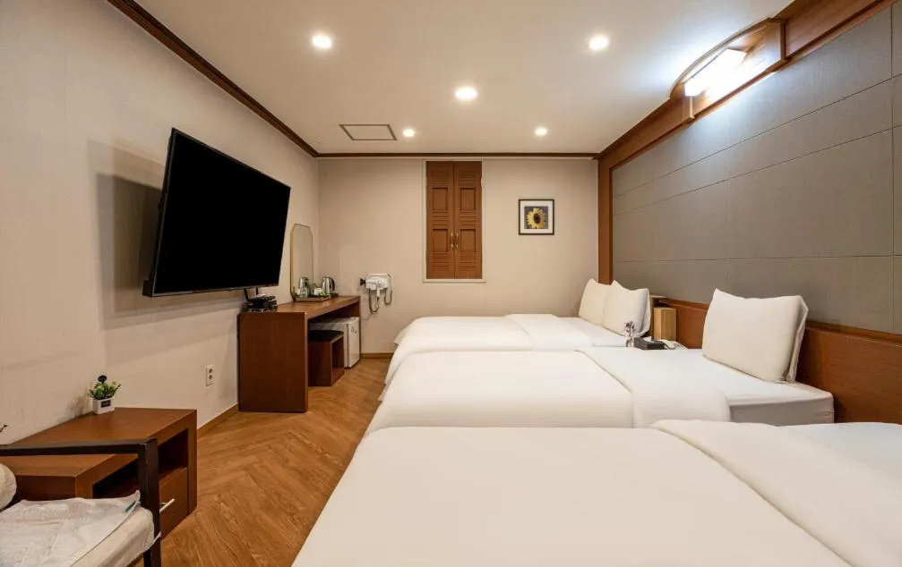Photo of the whole room, Bed in Incheon Airtel