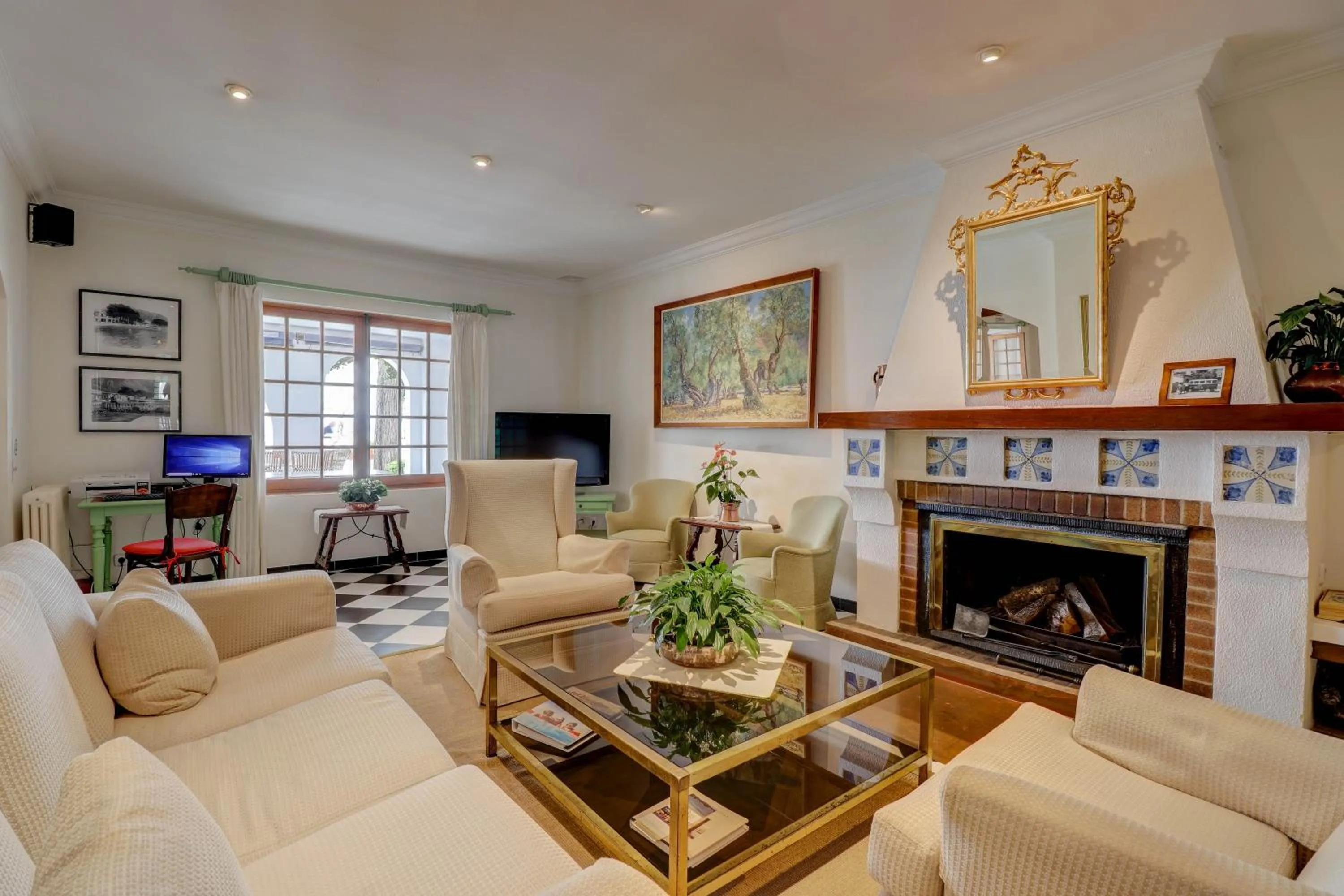 Seating area in Hotel Sis Pins