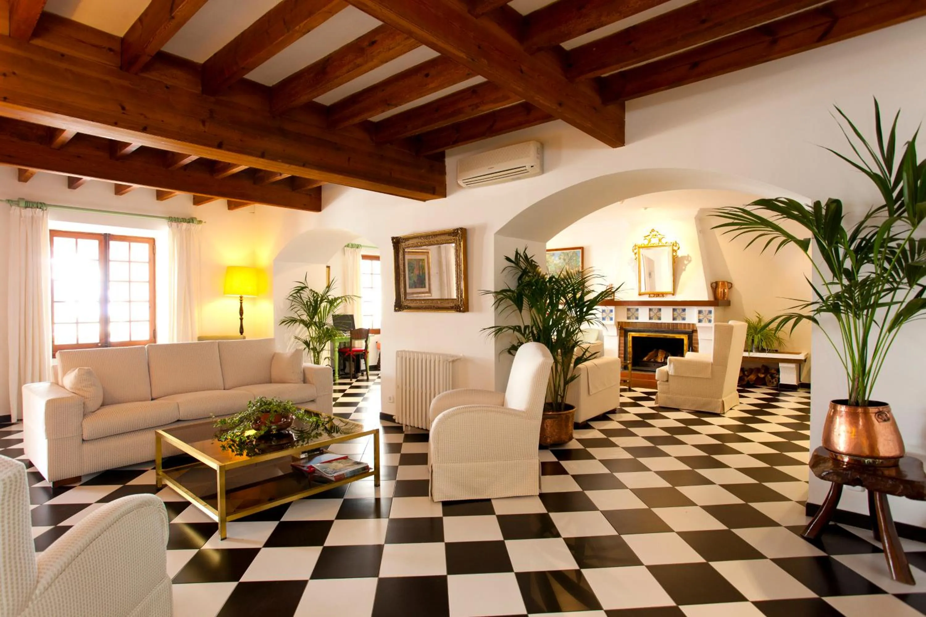 Day in Hotel Sis Pins