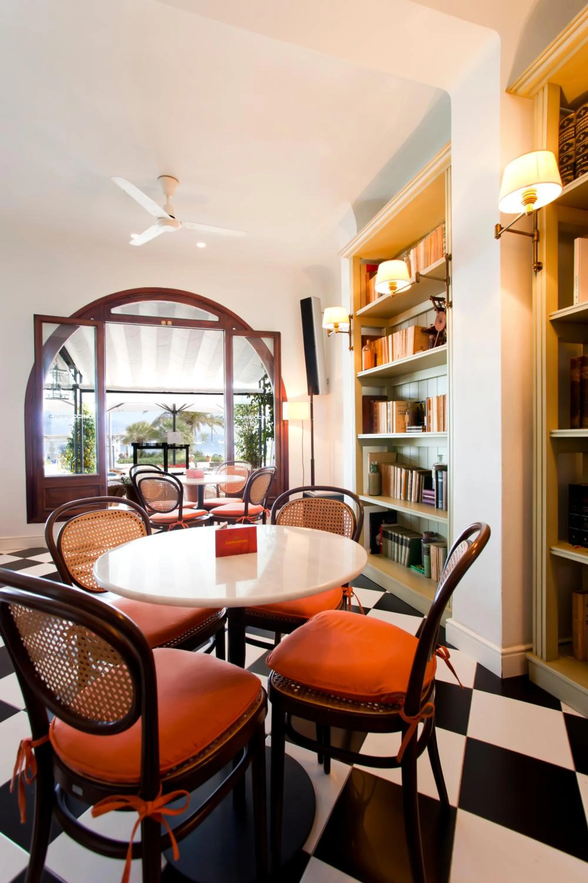 Day in Hotel Sis Pins