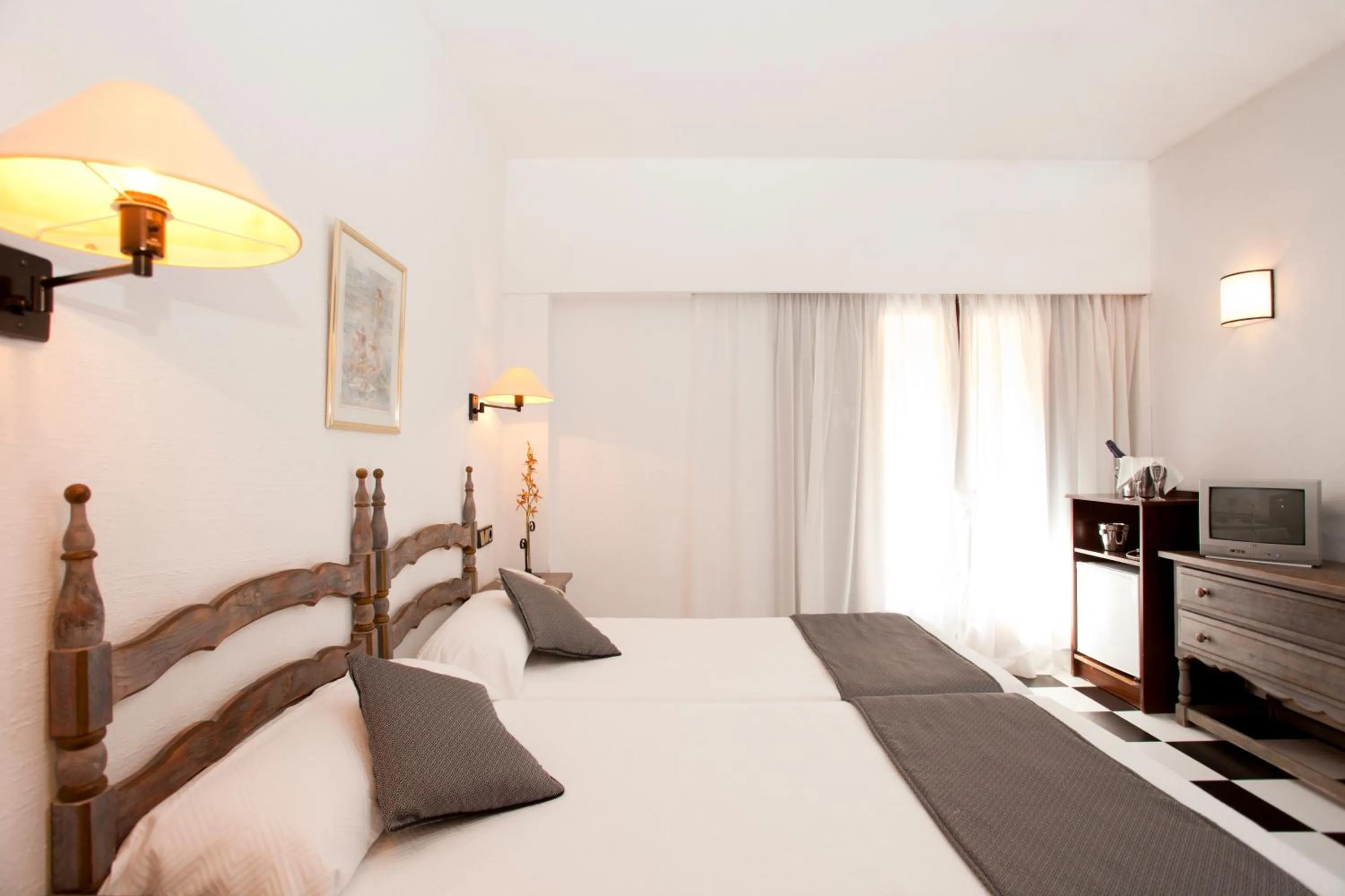 Day, Bed in Hotel Sis Pins