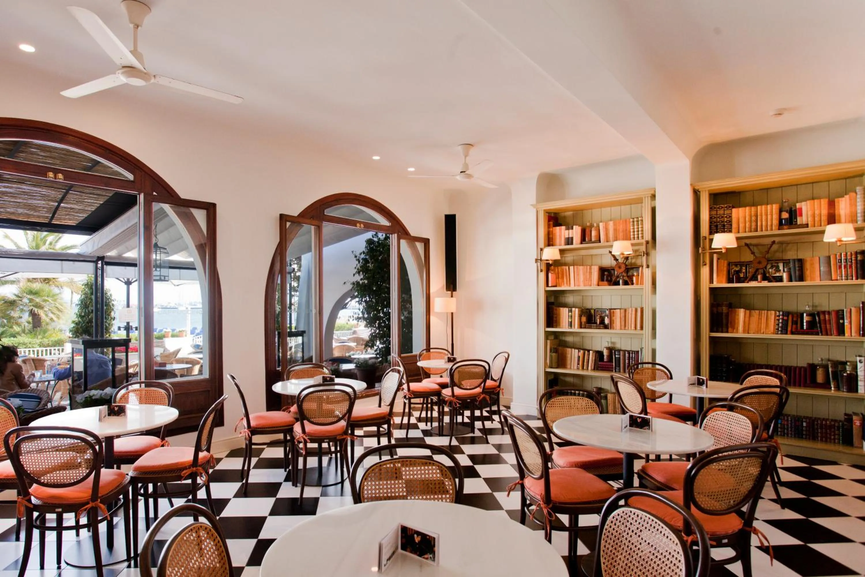 Day in Hotel Sis Pins