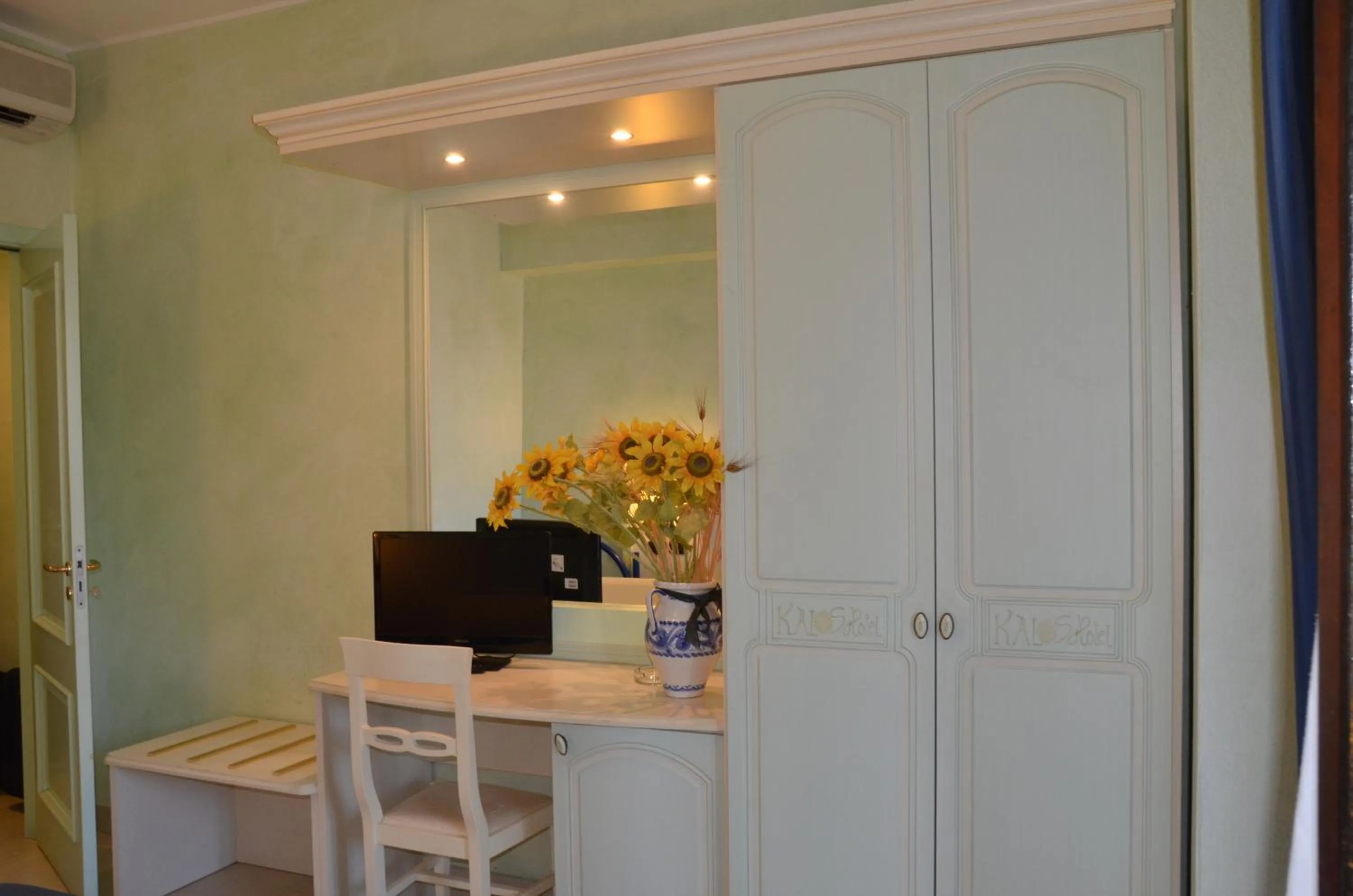 Decorative detail in Kalos Hotel