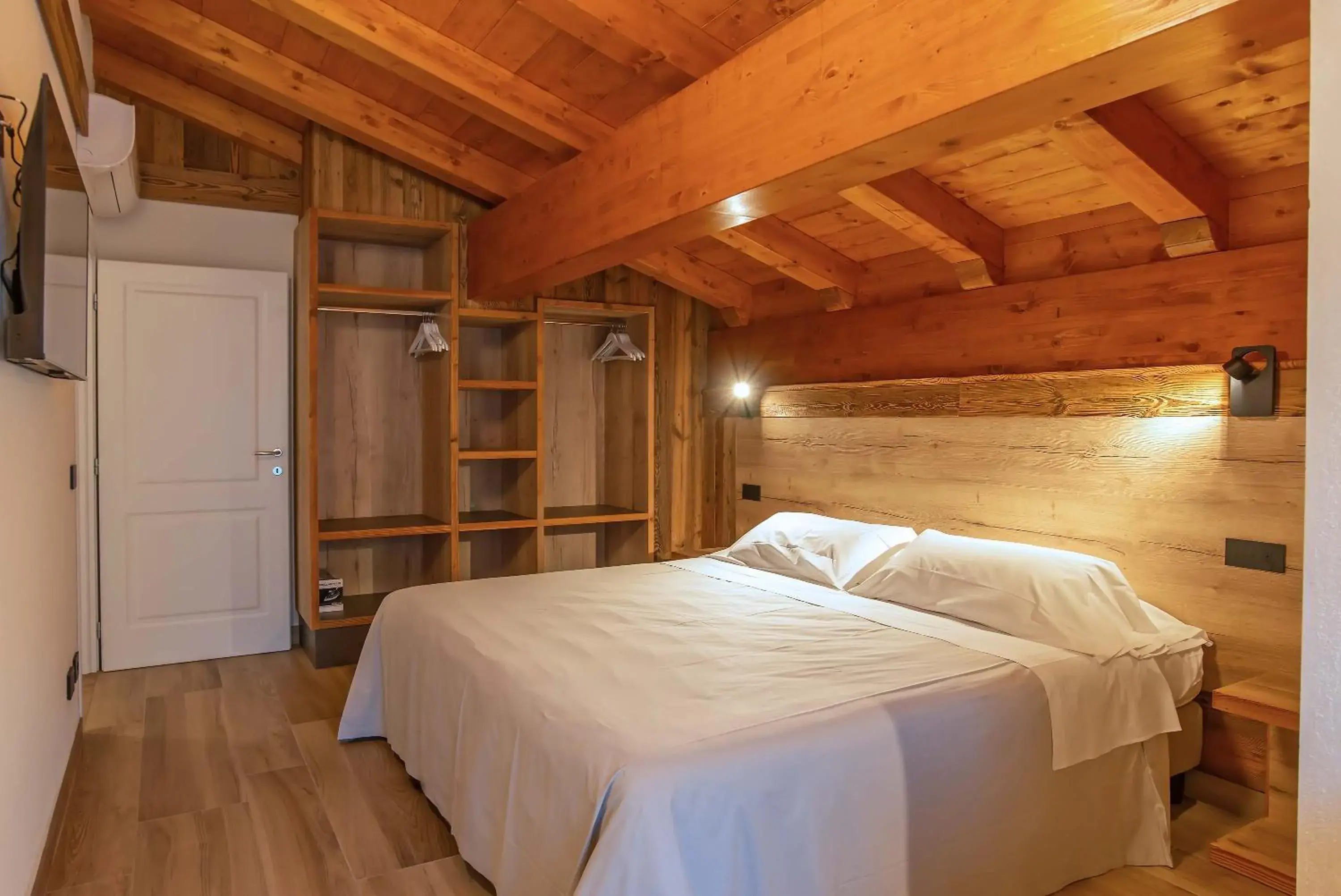 Two-Bedroom Apartment with Mountain View in Relais Du Foyer Two-Bedroom Apartment with Mountain View in Relais Du Foyer