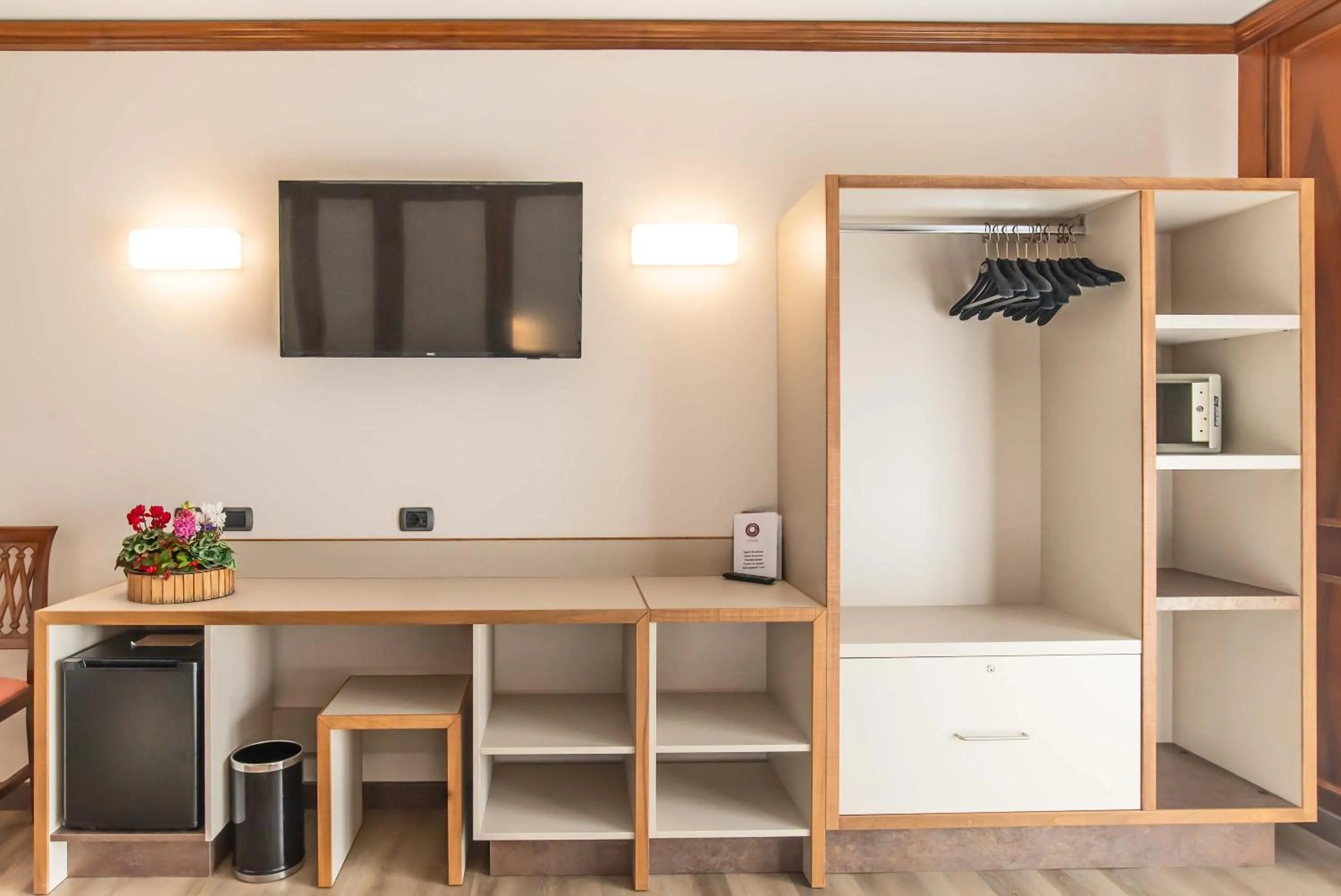 wardrobe in Relais Du Foyer