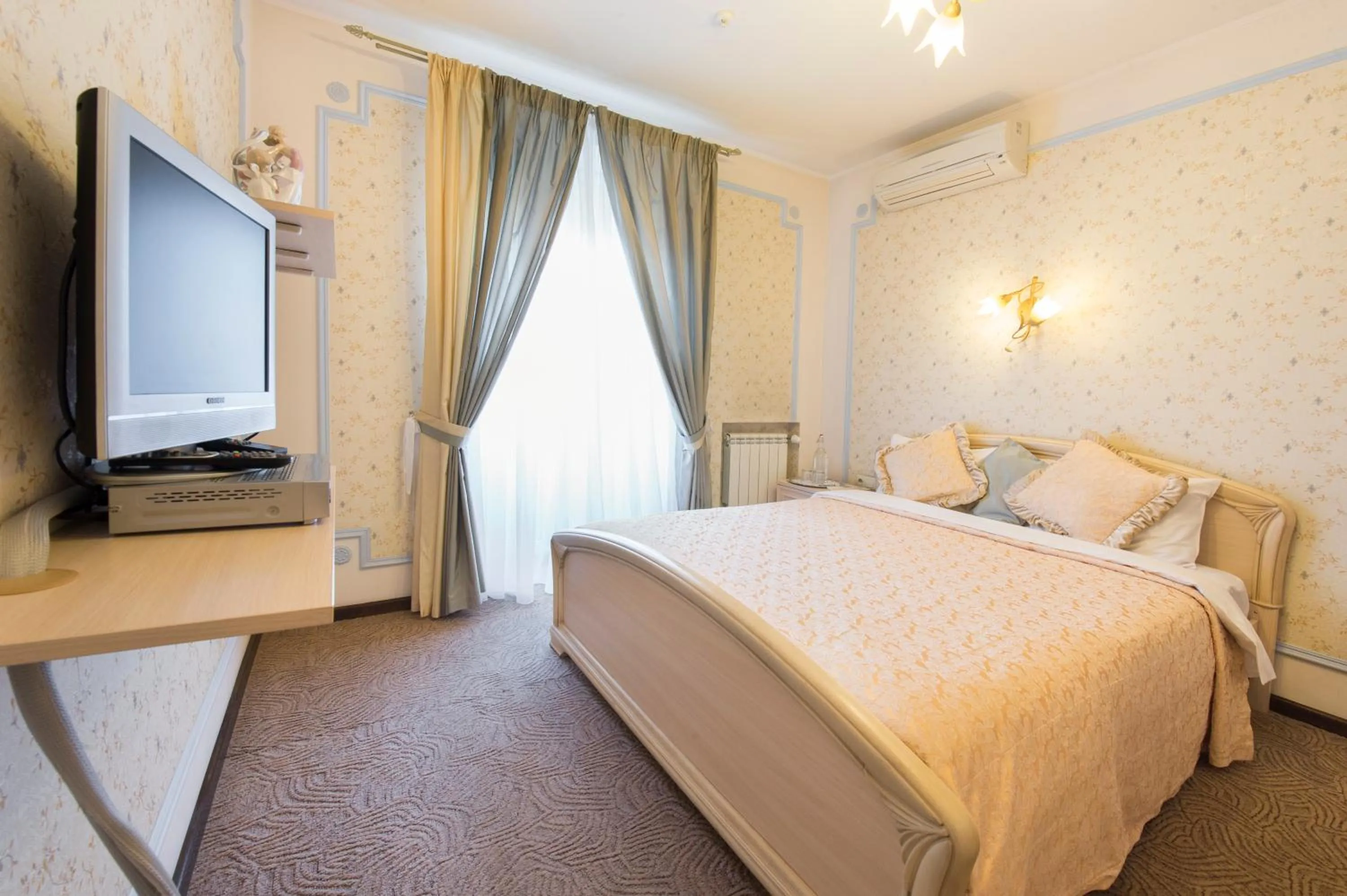 Decorative detail, Bed in Oselya Hotel