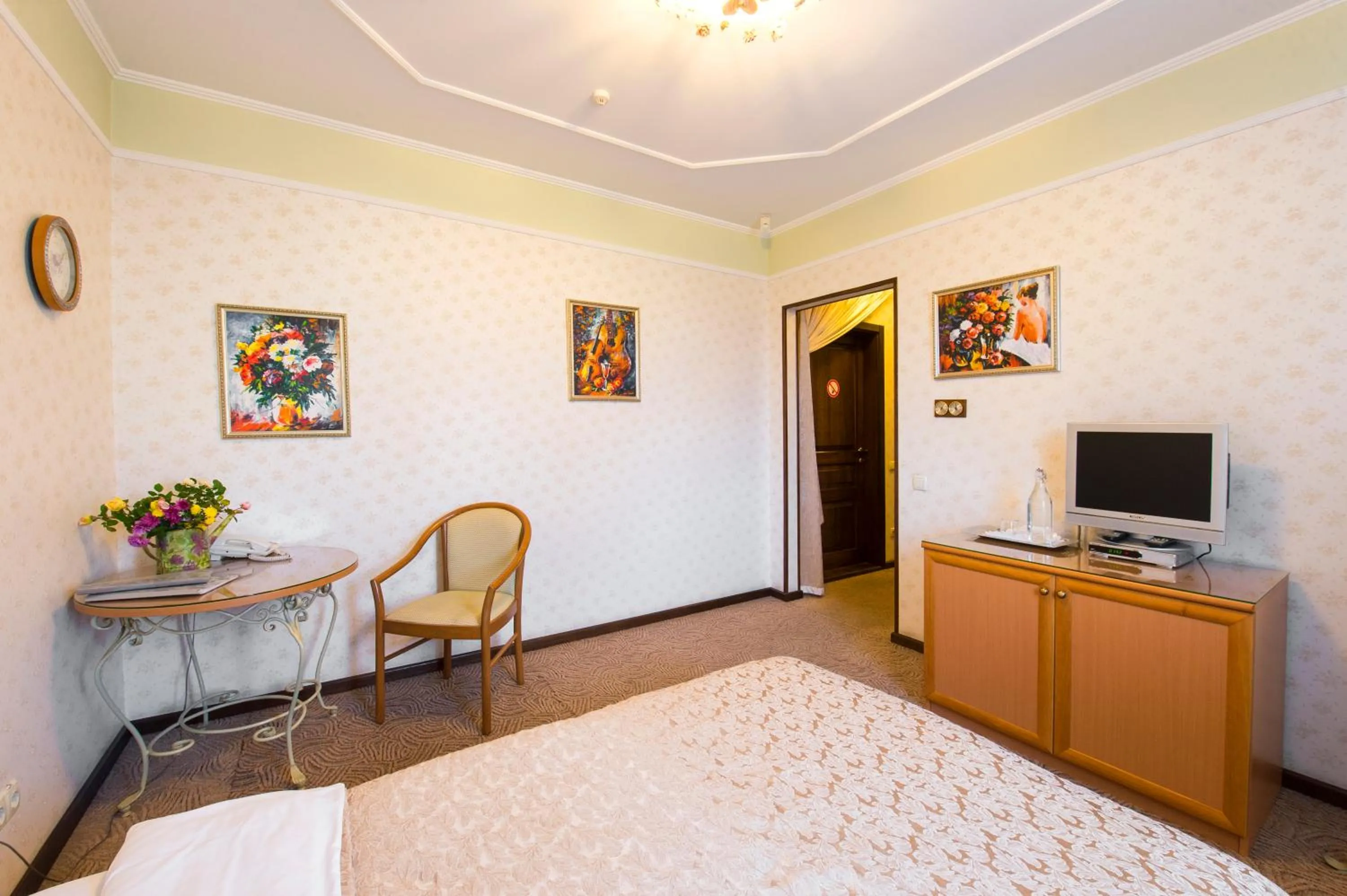 Photo of the whole room, Bed in Oselya Hotel