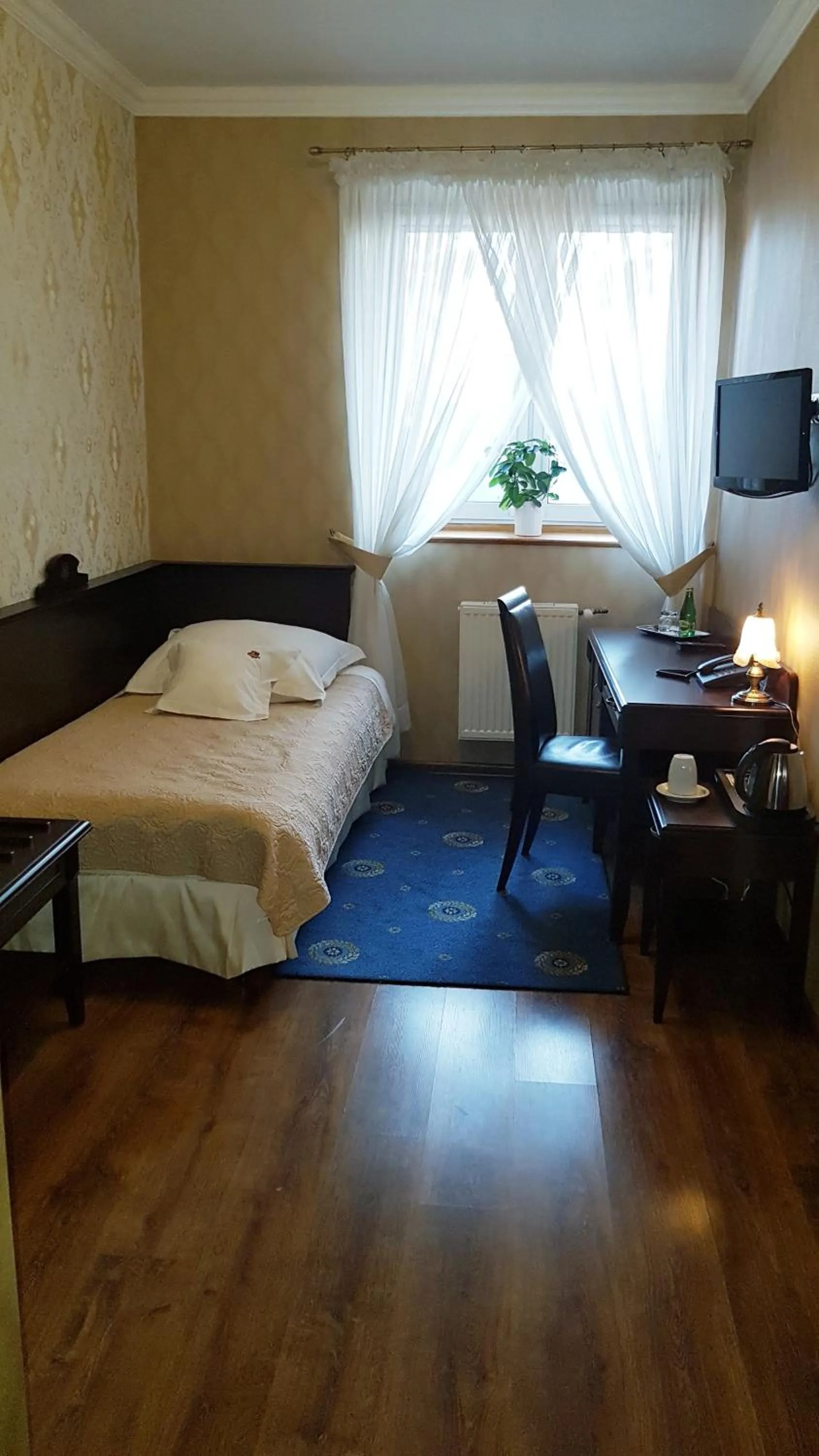 Photo of the whole room, Bed in Oławian Hotel