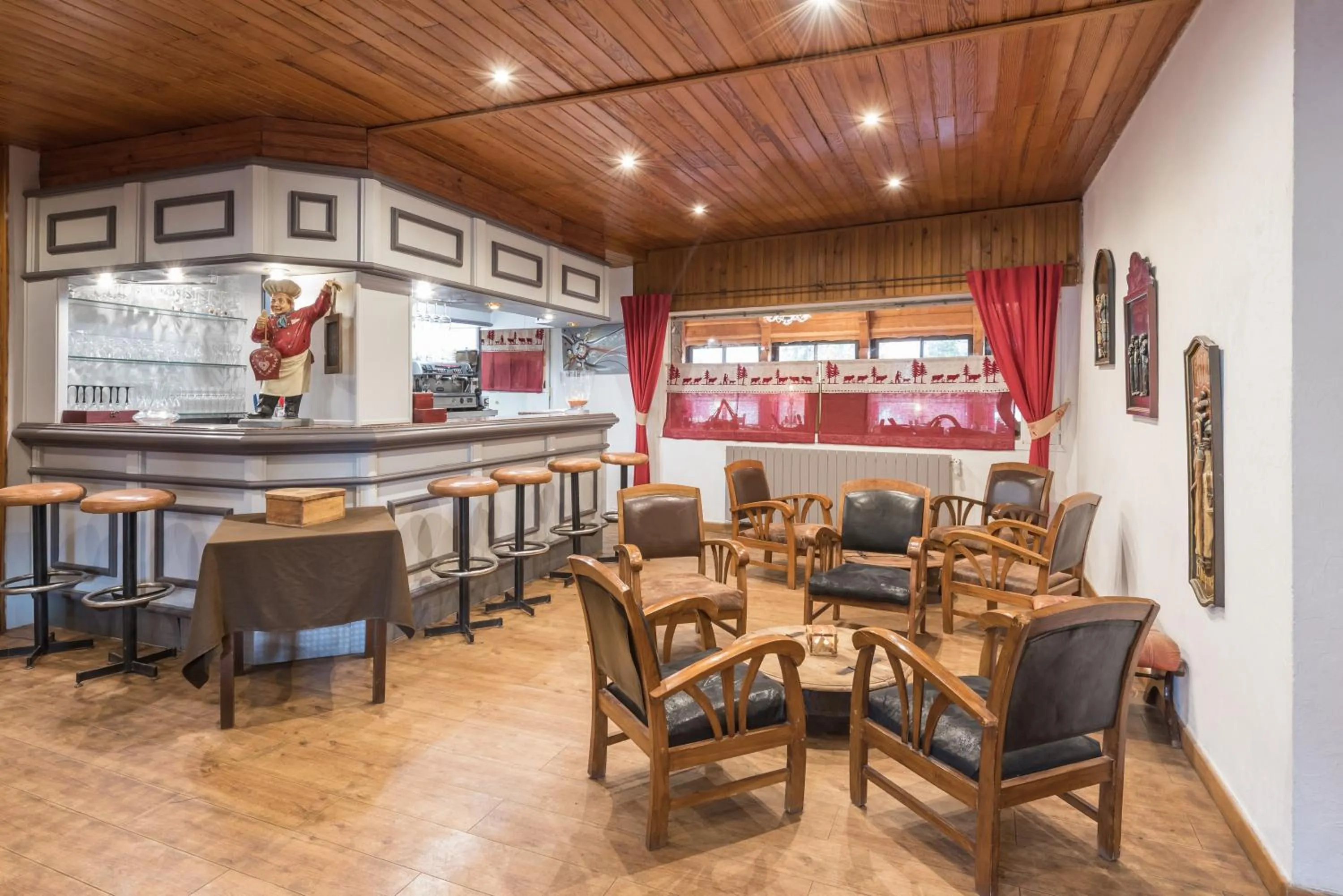 Lounge or bar in Hotel l'Ecureuil