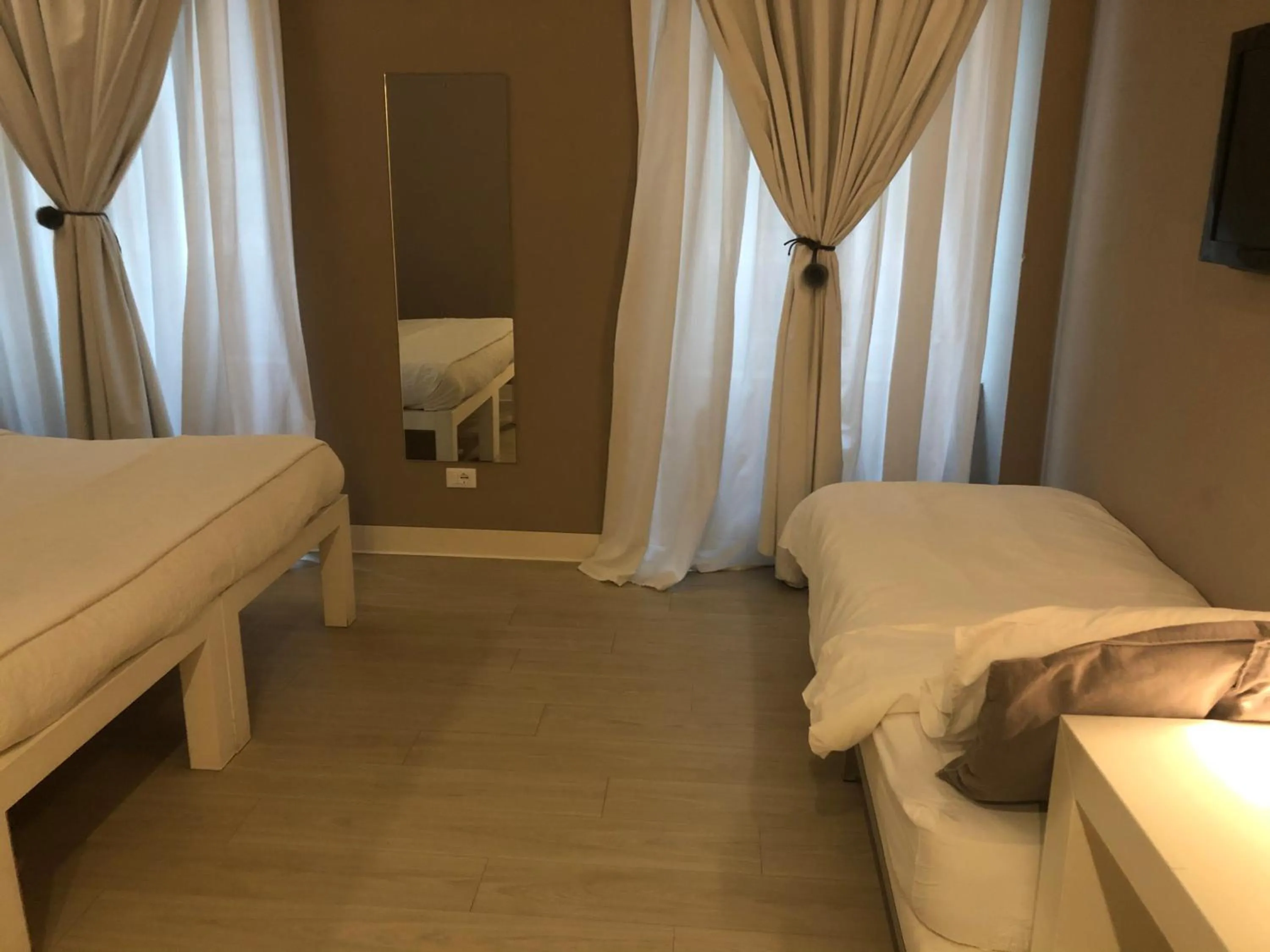 Photo of the whole room, Bed in House 5