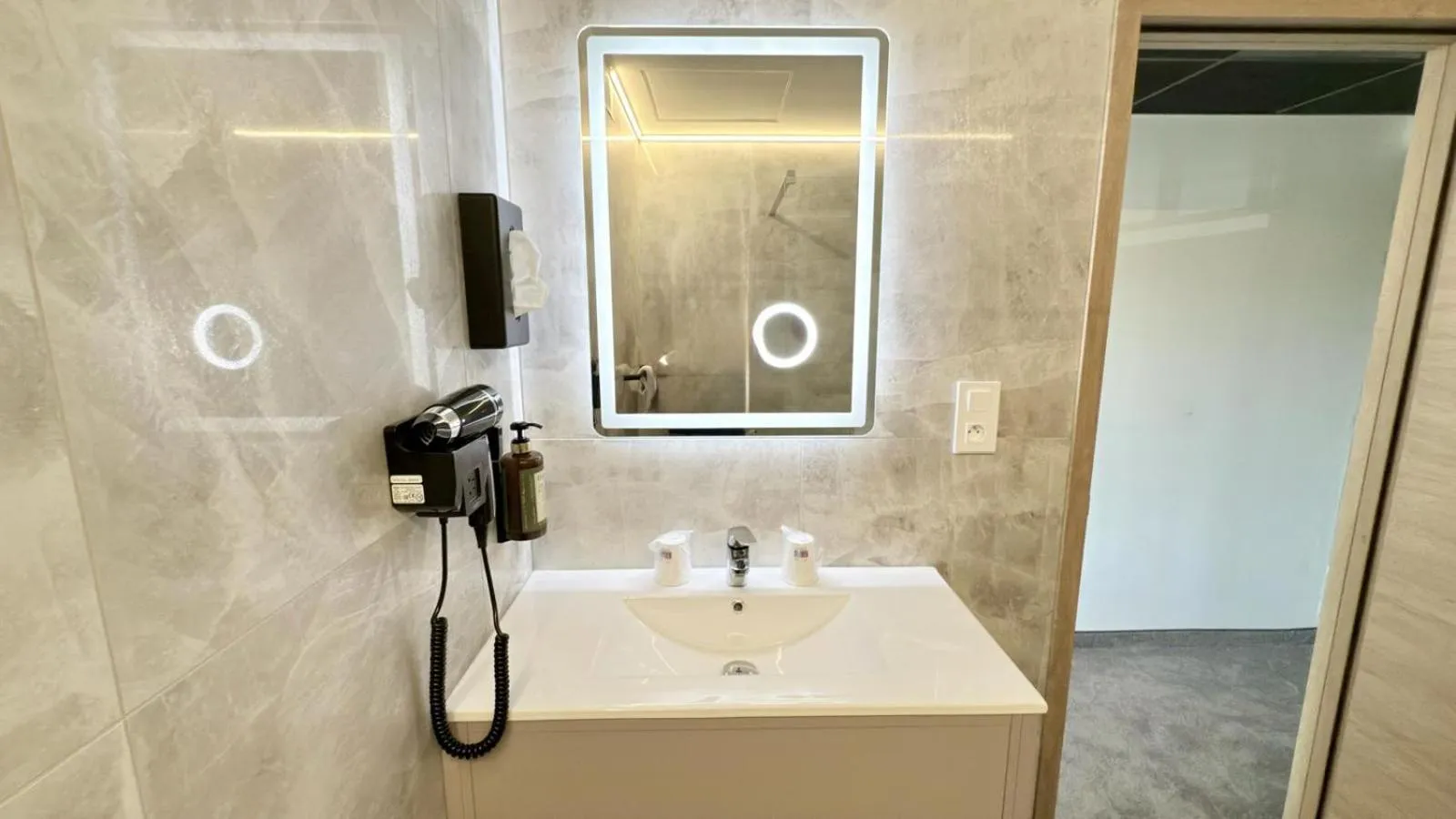 Bedroom in Hôtel La Perna