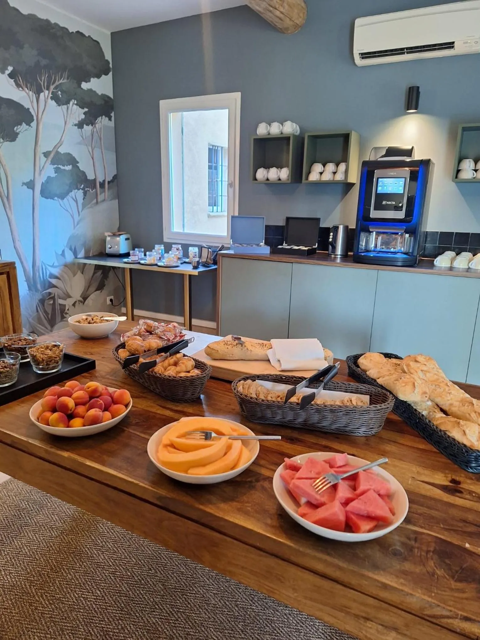 Buffet breakfast in Hôtel La Perna