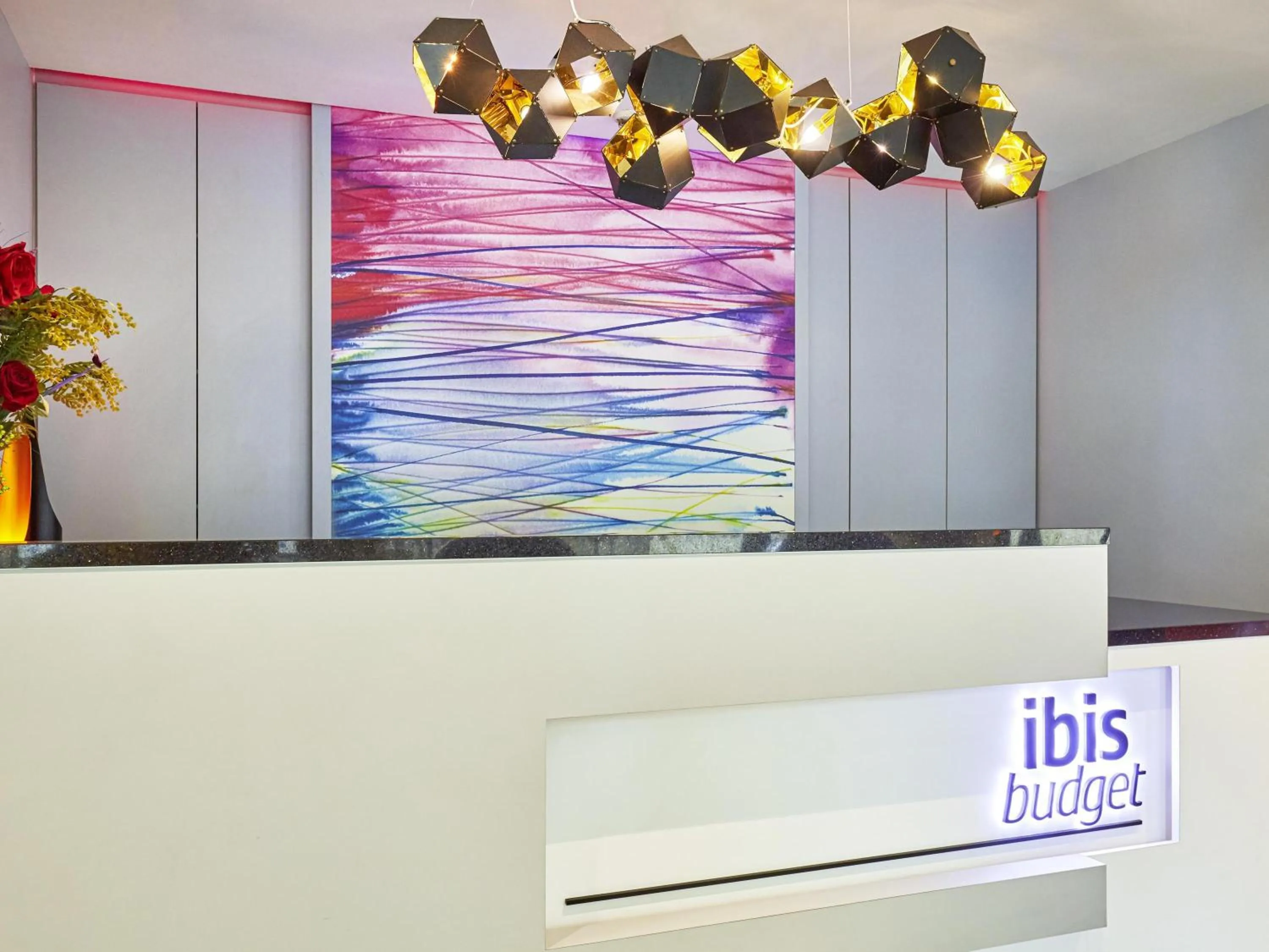 Property building in ibis budget Singapore Imperial