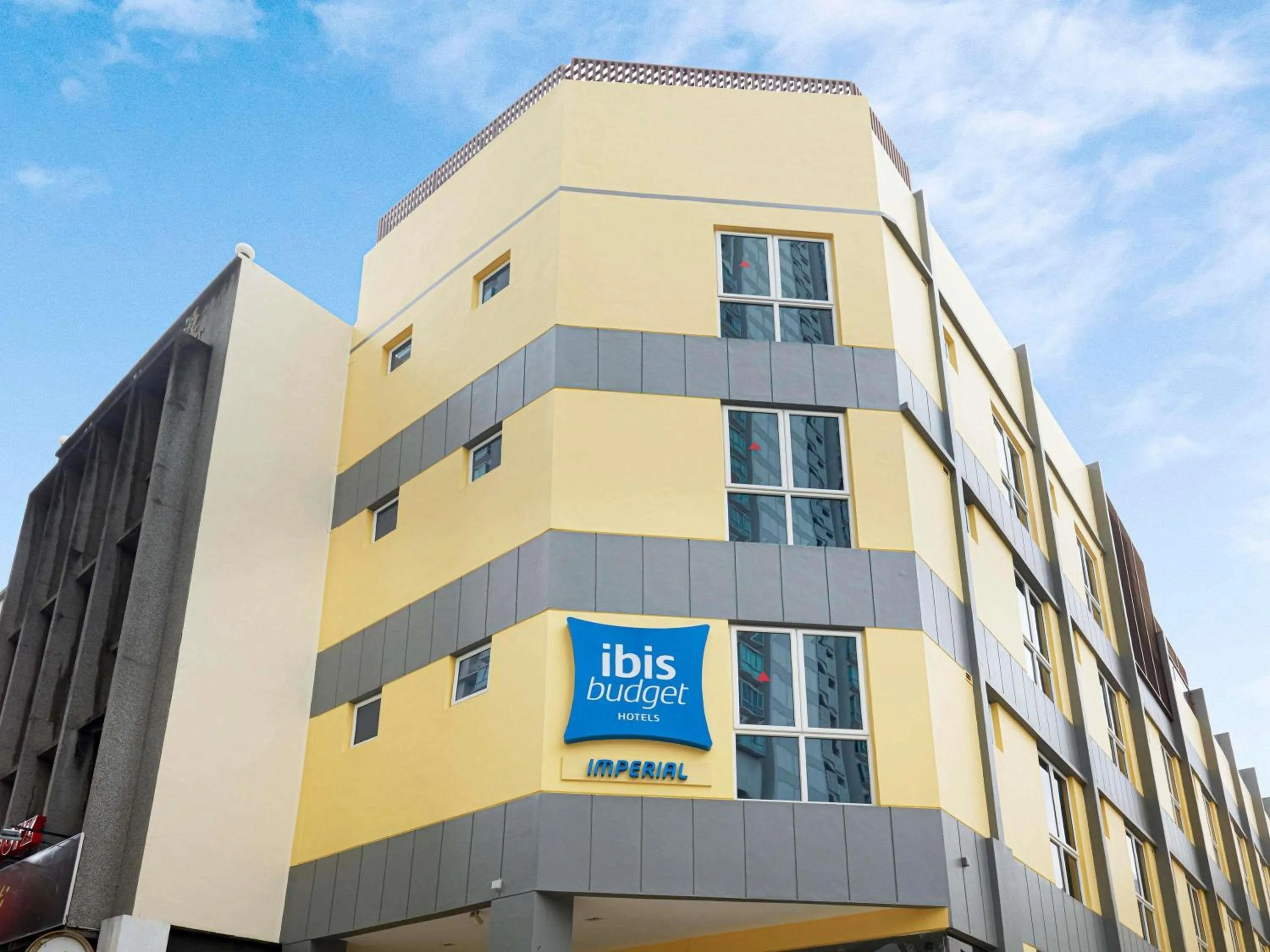 Property building in ibis budget Singapore Imperial