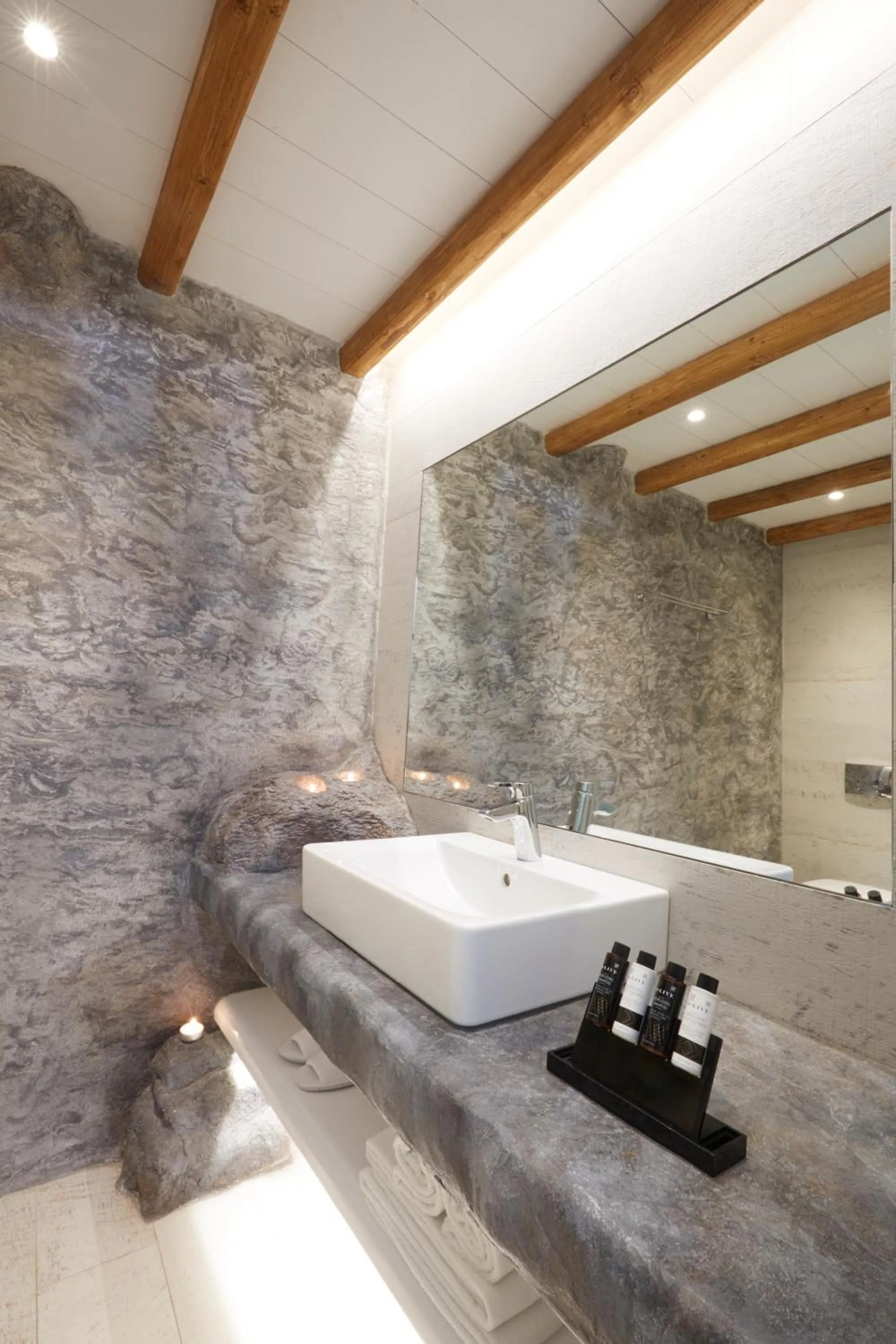 Bathroom in Vrahos Boutique Hotel