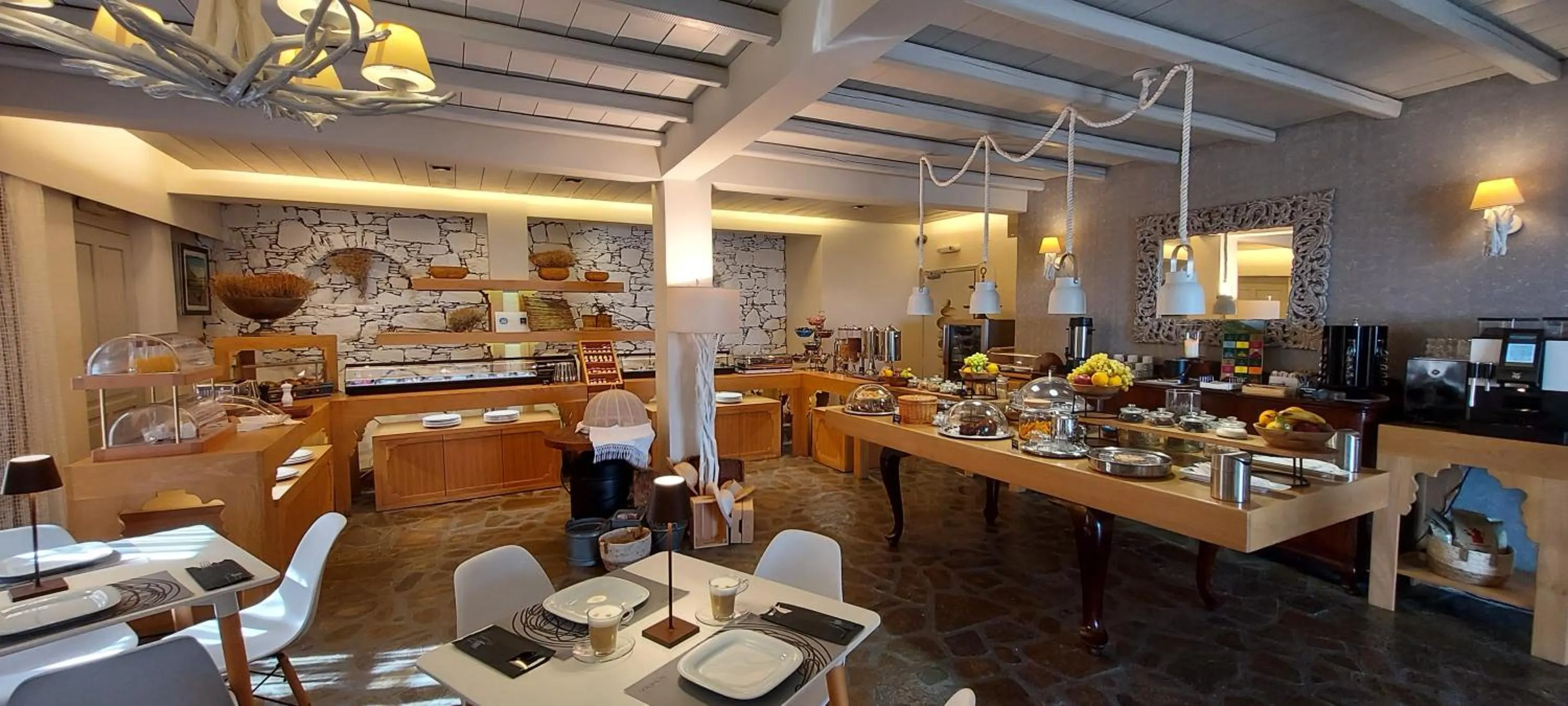 Restaurant/places to eat in Vrahos Boutique Hotel