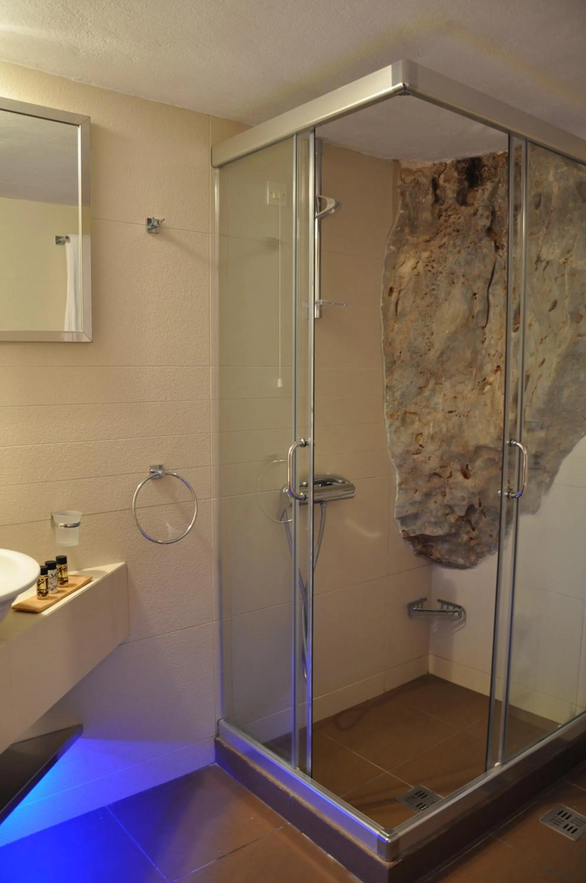 Bathroom in Vrahos Boutique Hotel