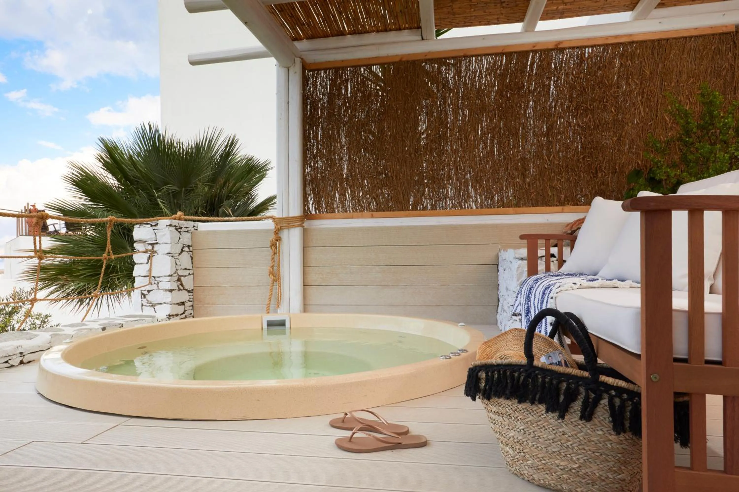 Hot Tub in Vrahos Boutique Hotel