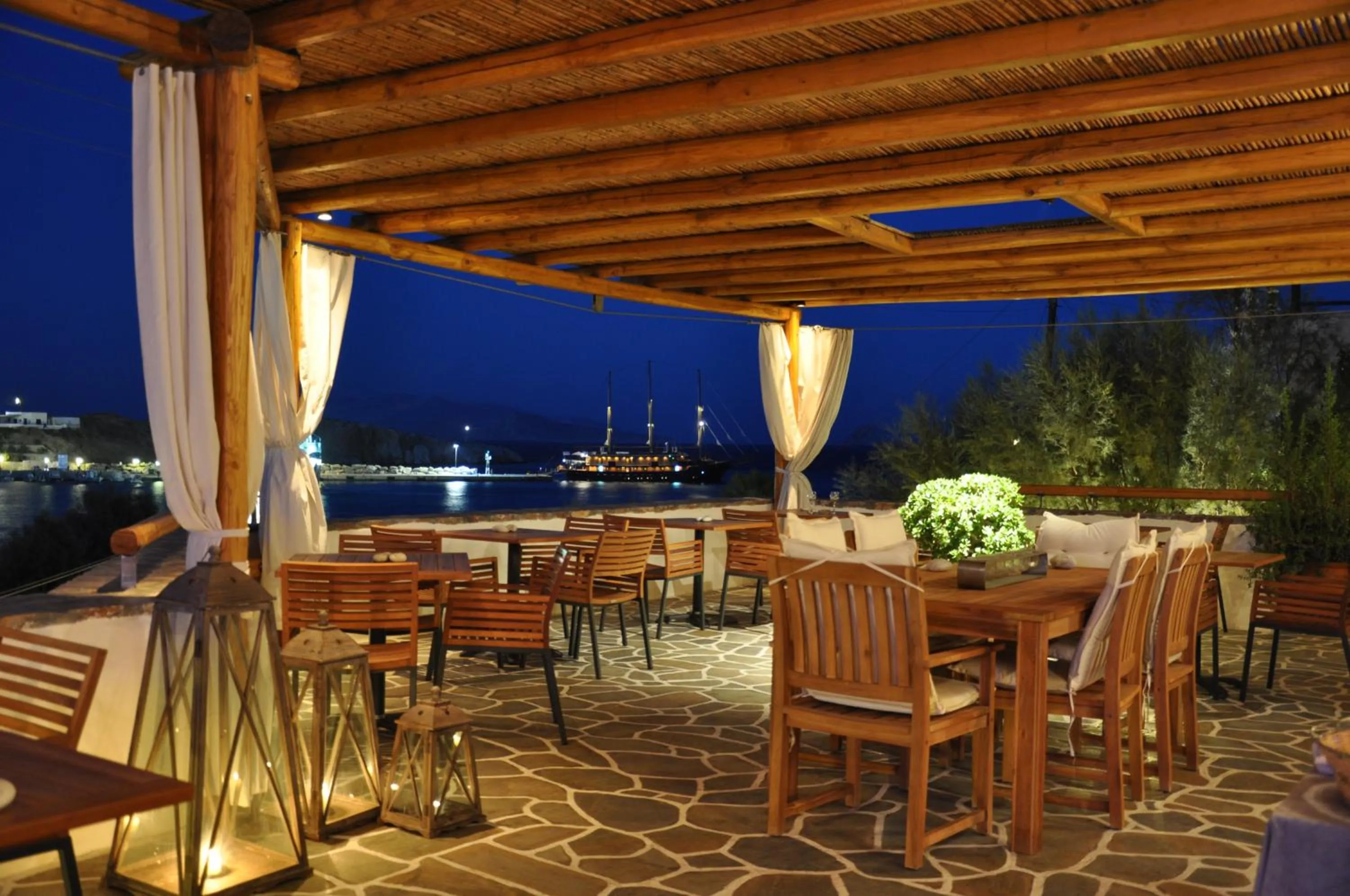 Restaurant/places to eat in Vrahos Boutique Hotel