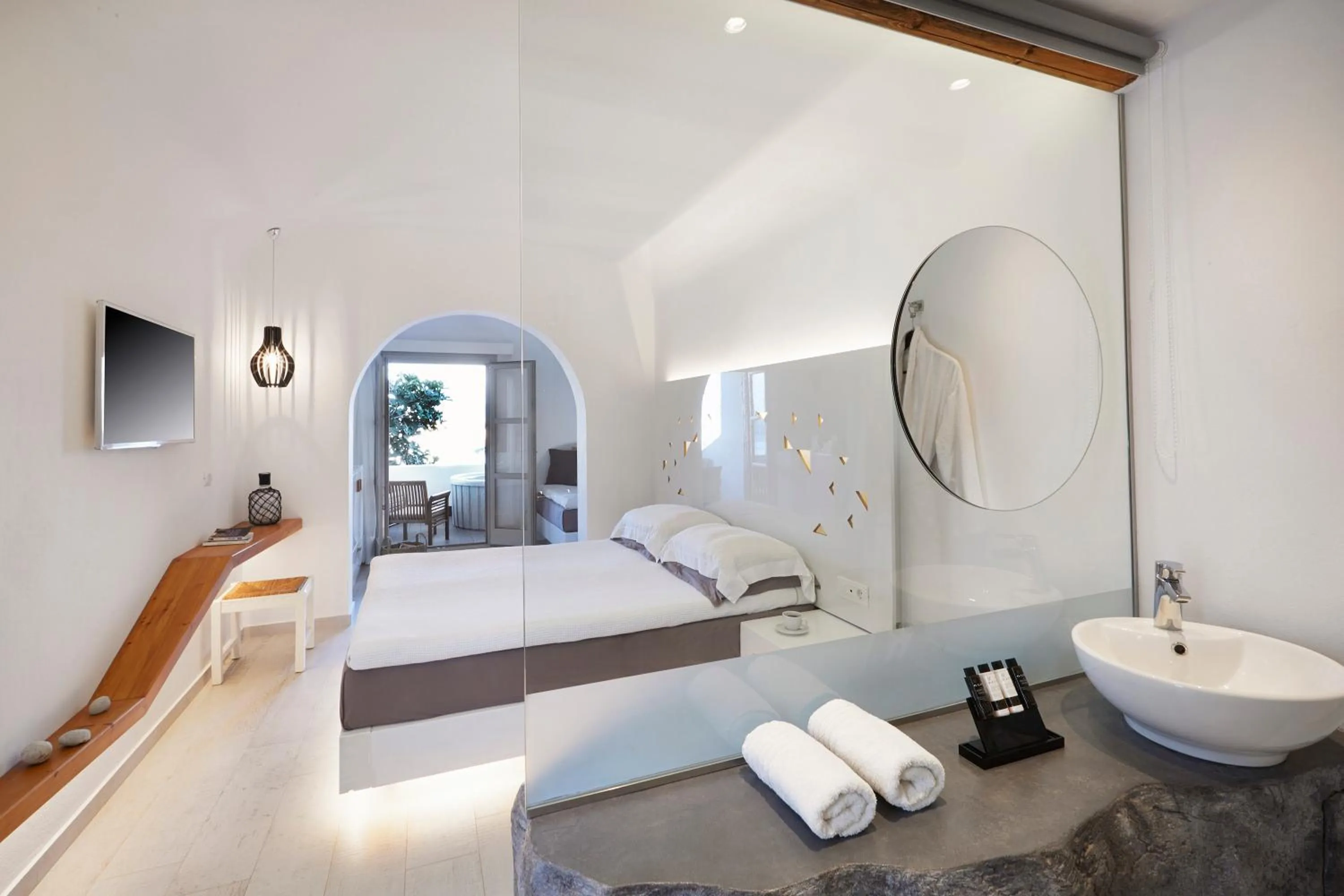 Shower in Vrahos Boutique Hotel