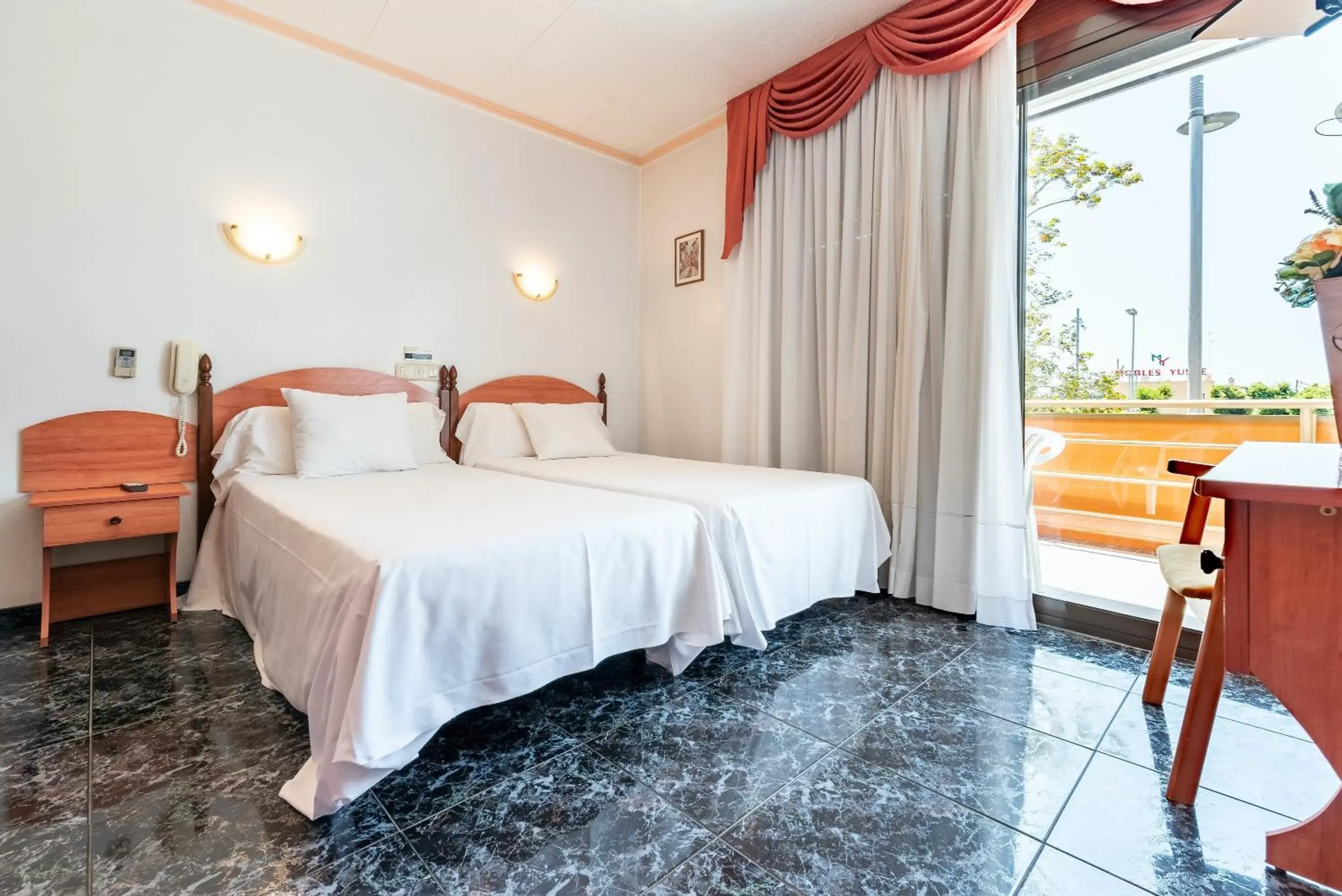 Twin Room in Hotel Canadá Twin Room in Hotel Canadá