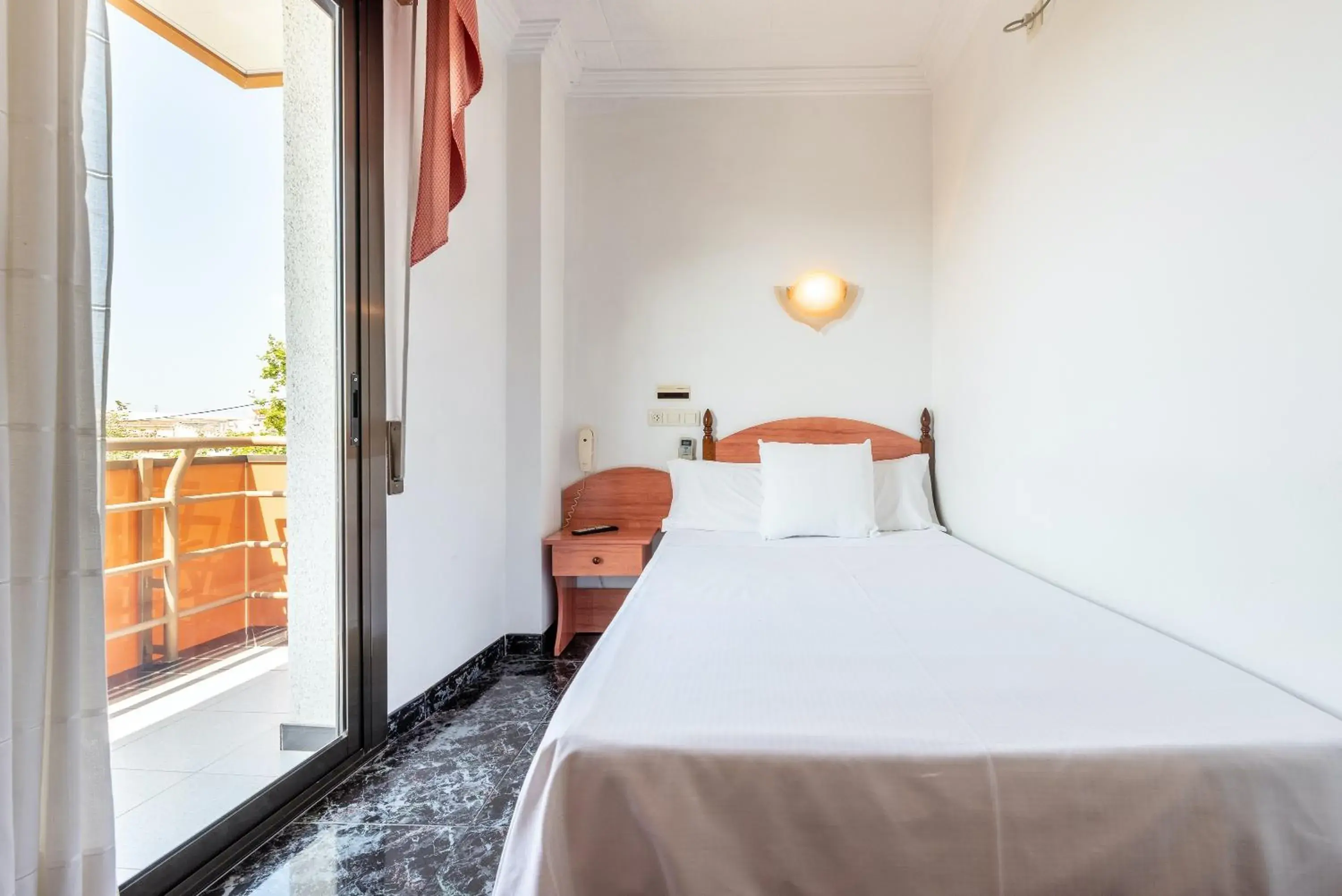 Single Room in Hotel Canadá Single Room in Hotel Canadá