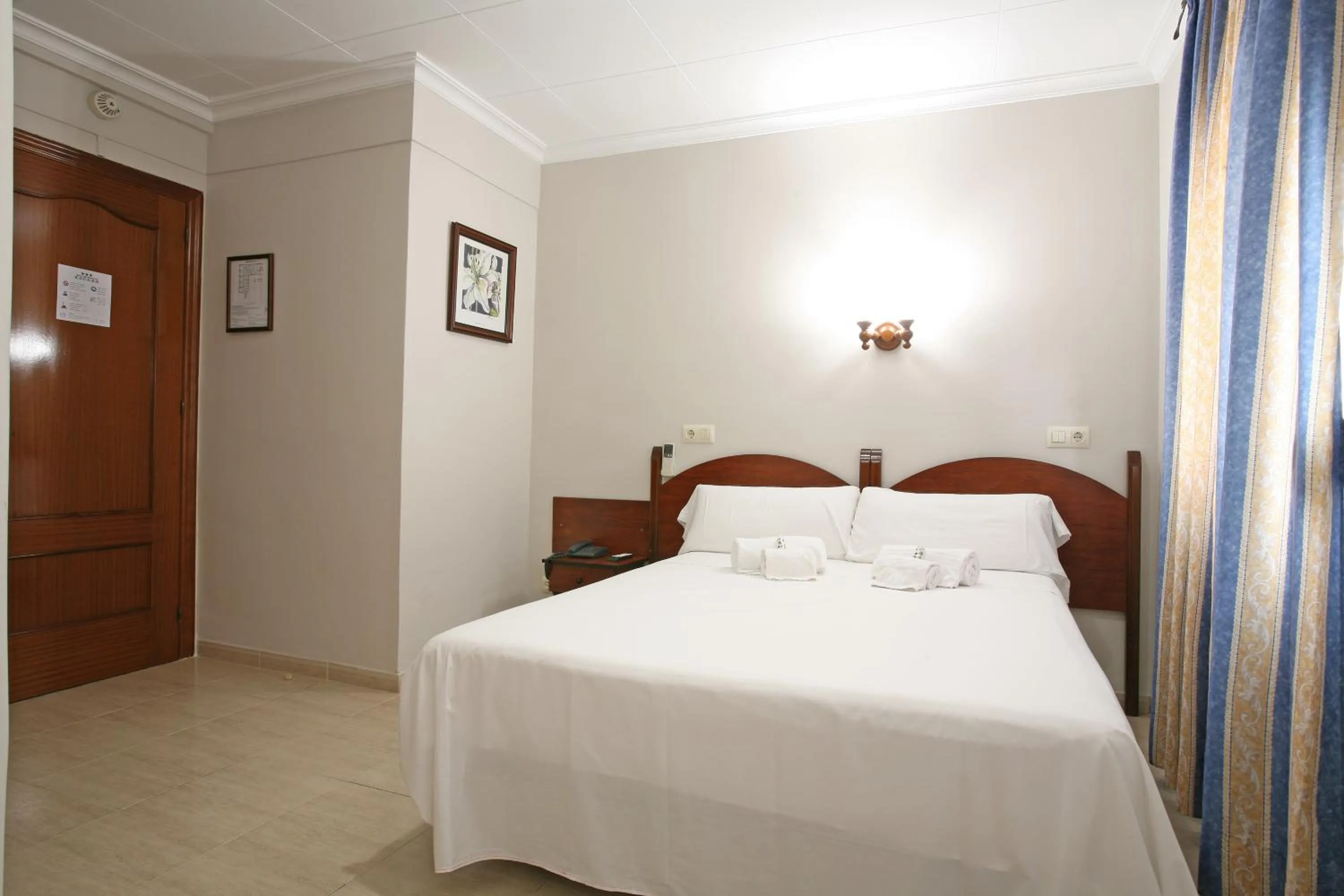 Bed in Hotel Canadá