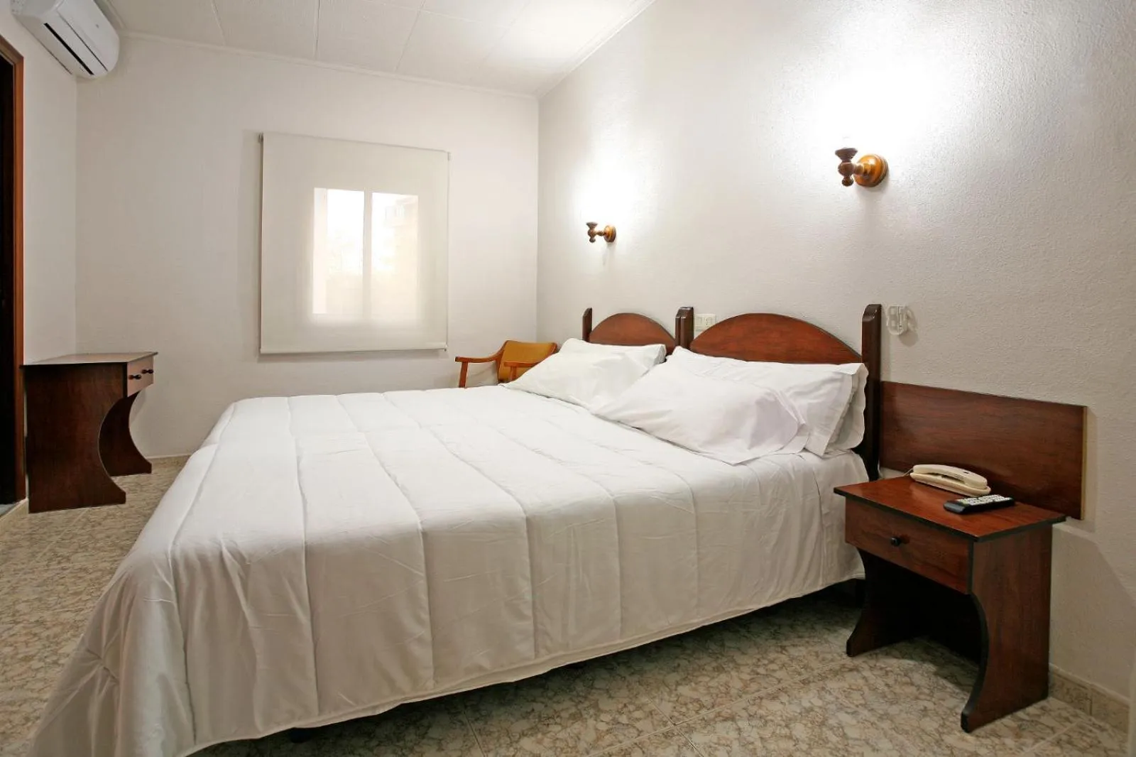 Bed in Hotel Canadá