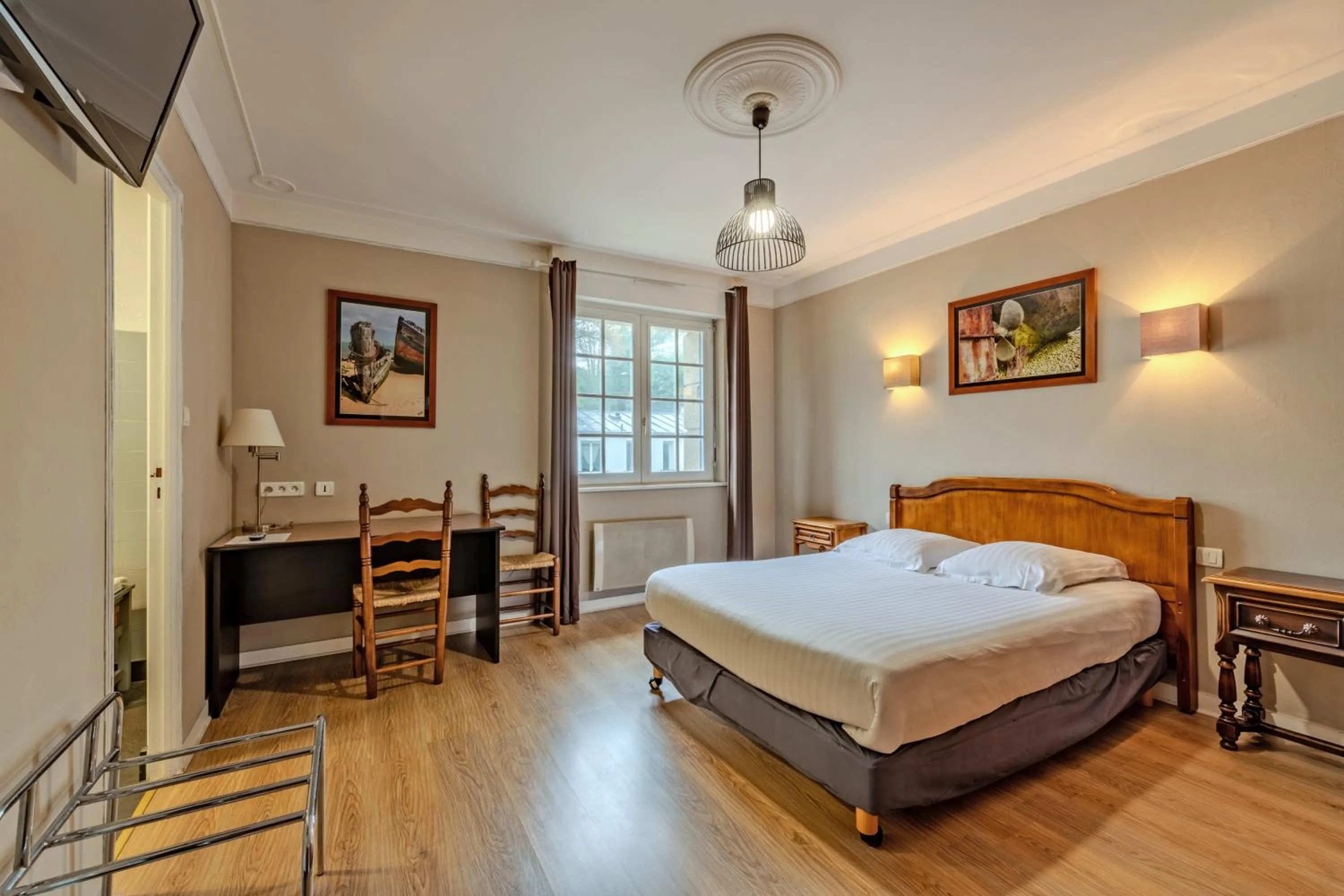 Bed in Logis Hotel De La Corniche