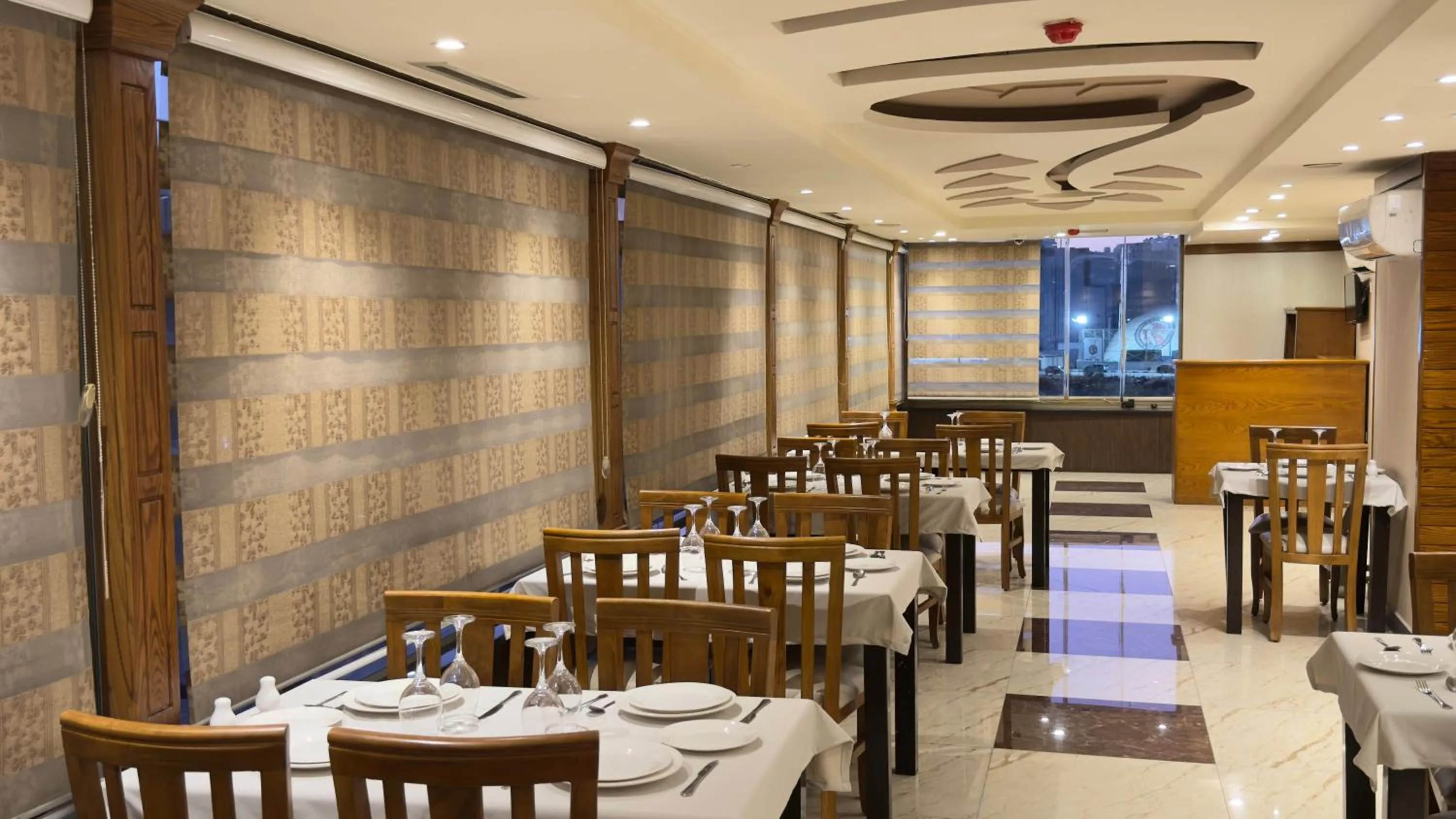 Restaurant/places to eat in Rojina Hotel