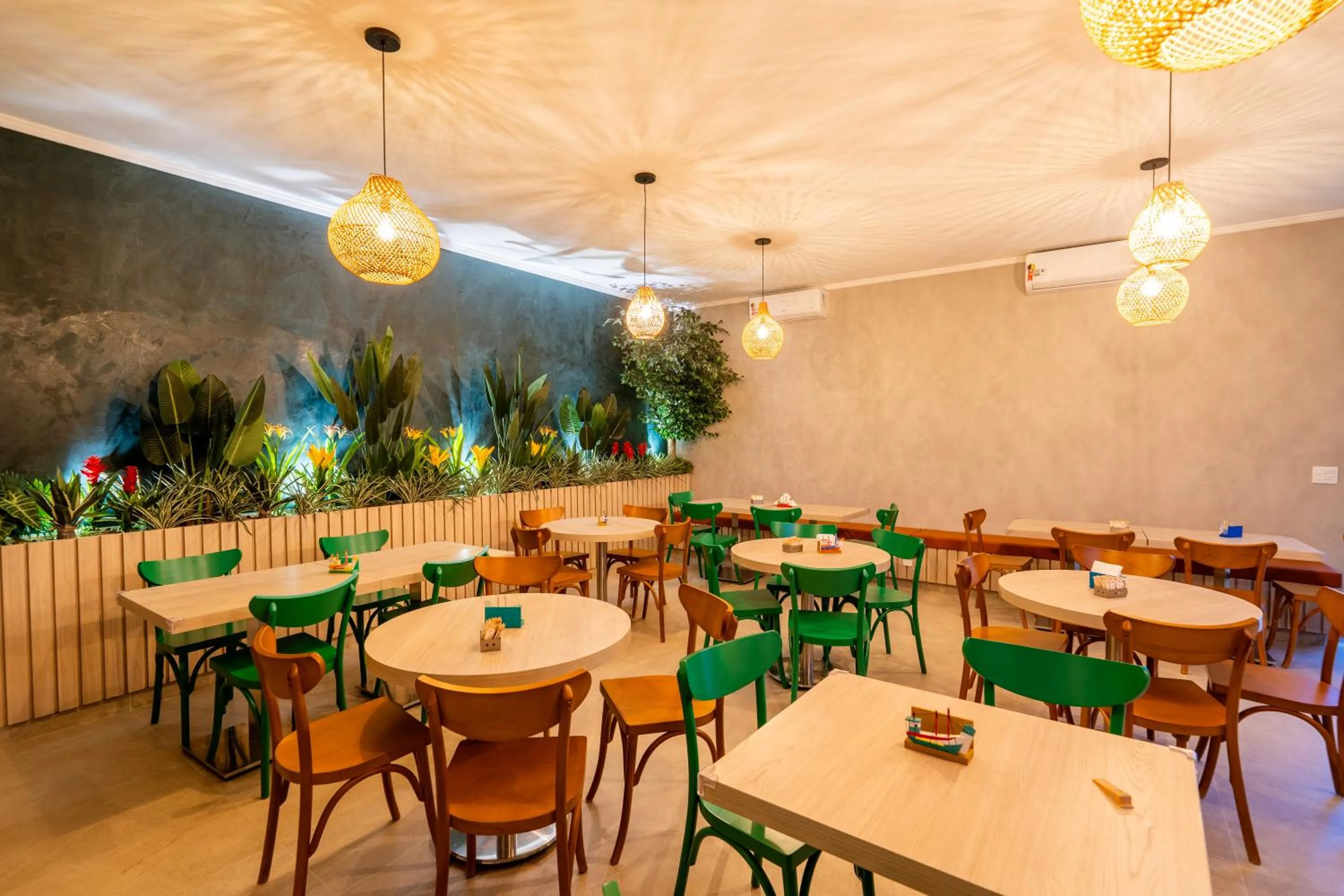 Restaurant/places to eat in Pousada Cabore