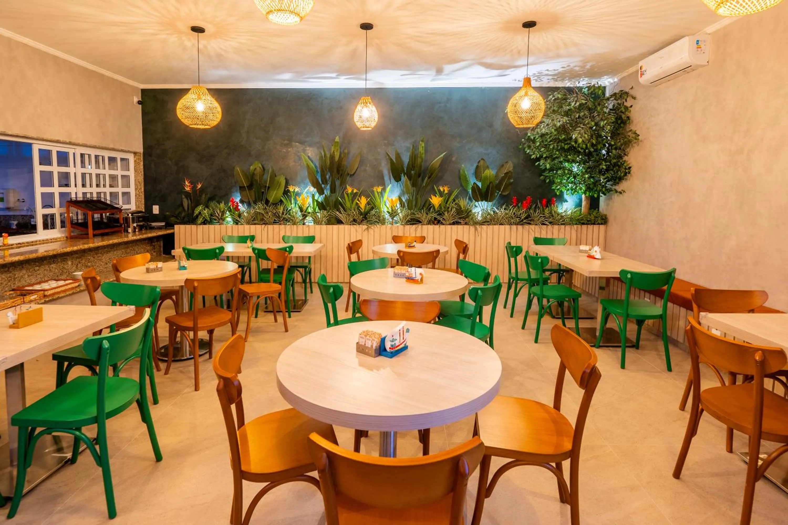 Restaurant/places to eat in Pousada Cabore