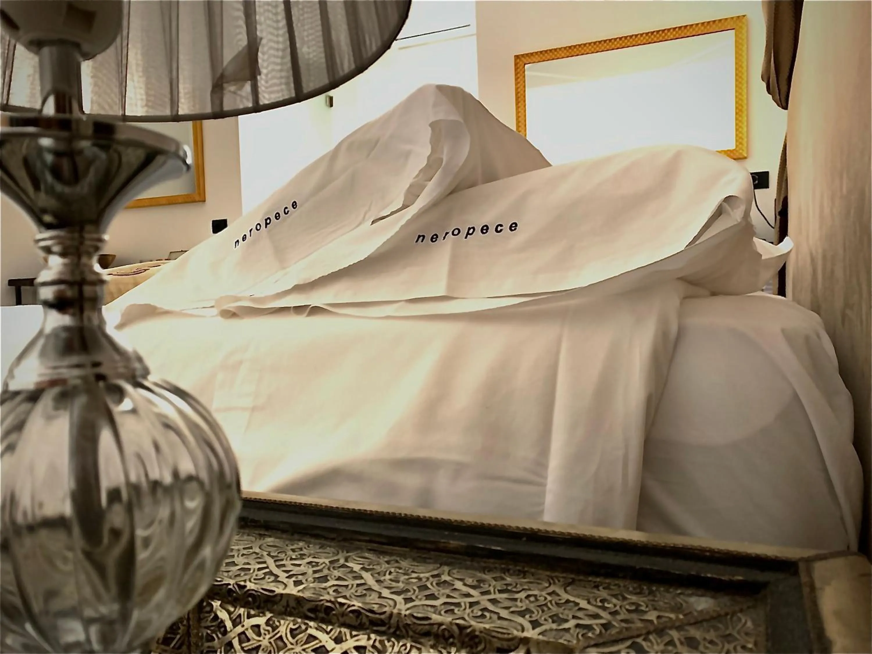 Decorative detail, Bed in neropece