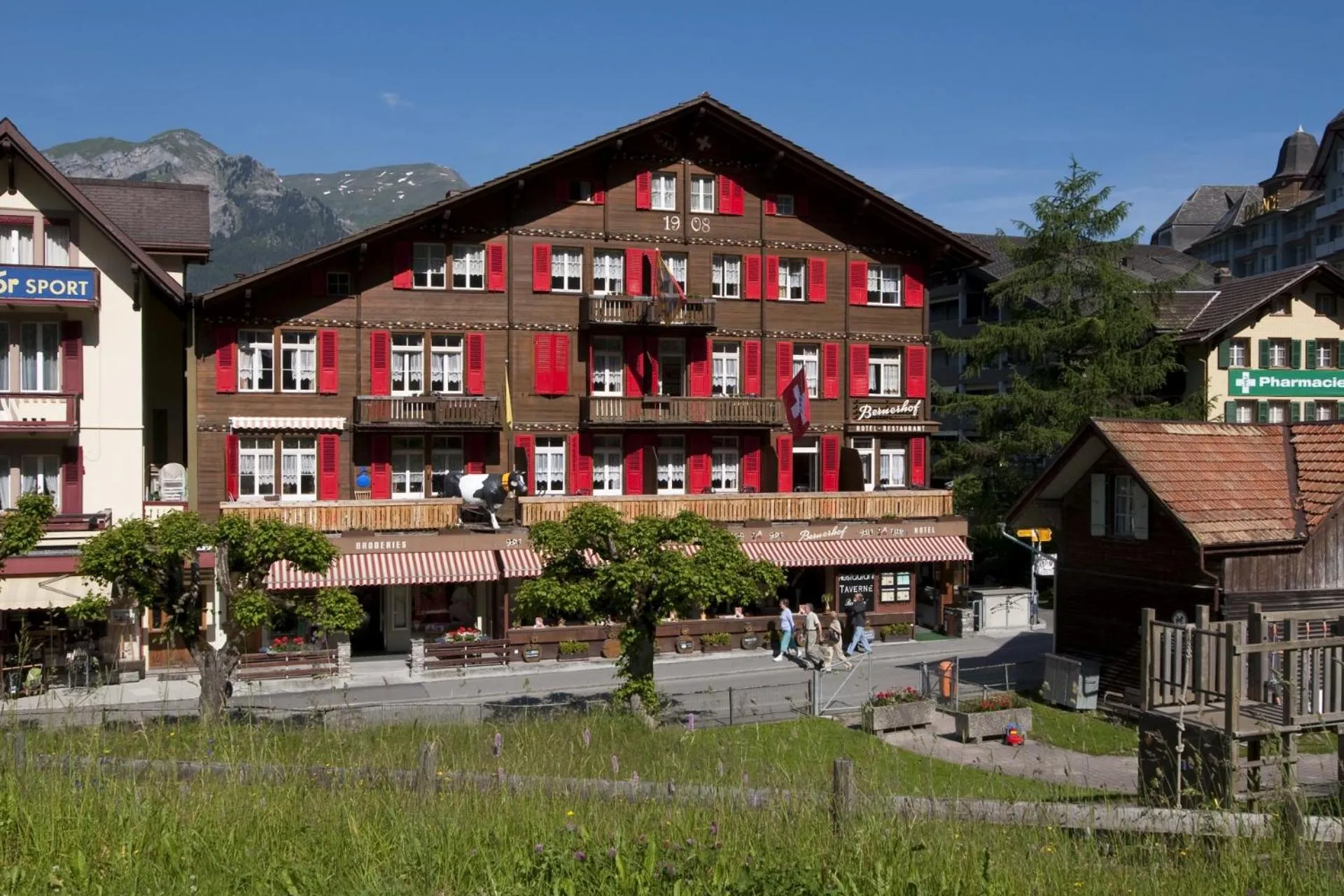 Property building in Swiss Lodge Hotel Bernerhof