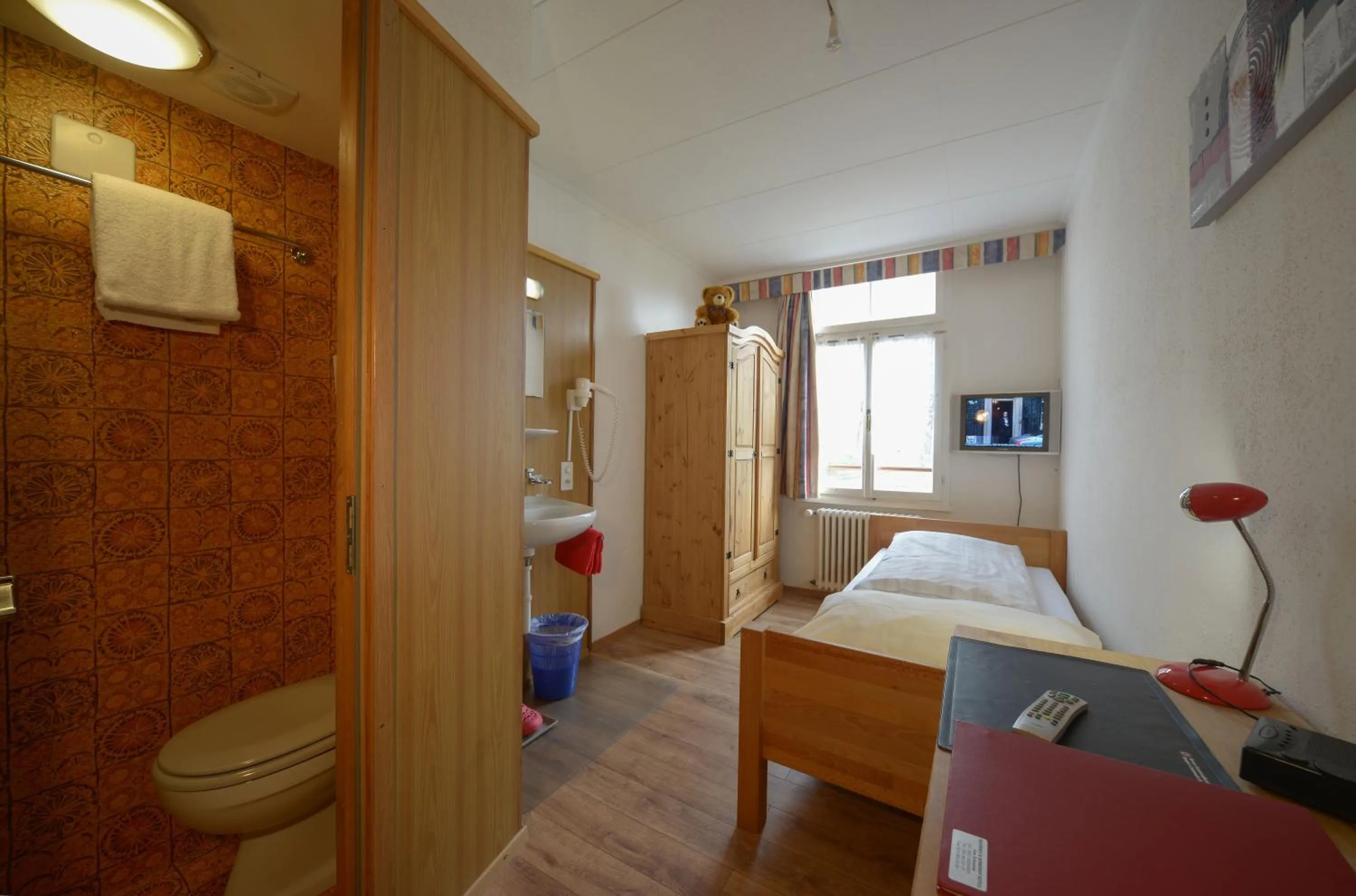 Toilet, Bed in Swiss Lodge Hotel Bernerhof