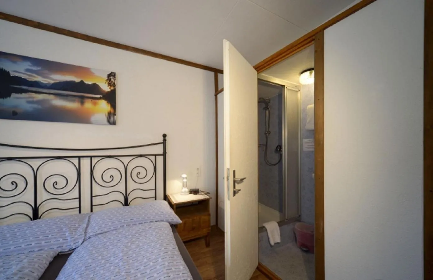 Bathroom, Bed in Swiss Lodge Hotel Bernerhof