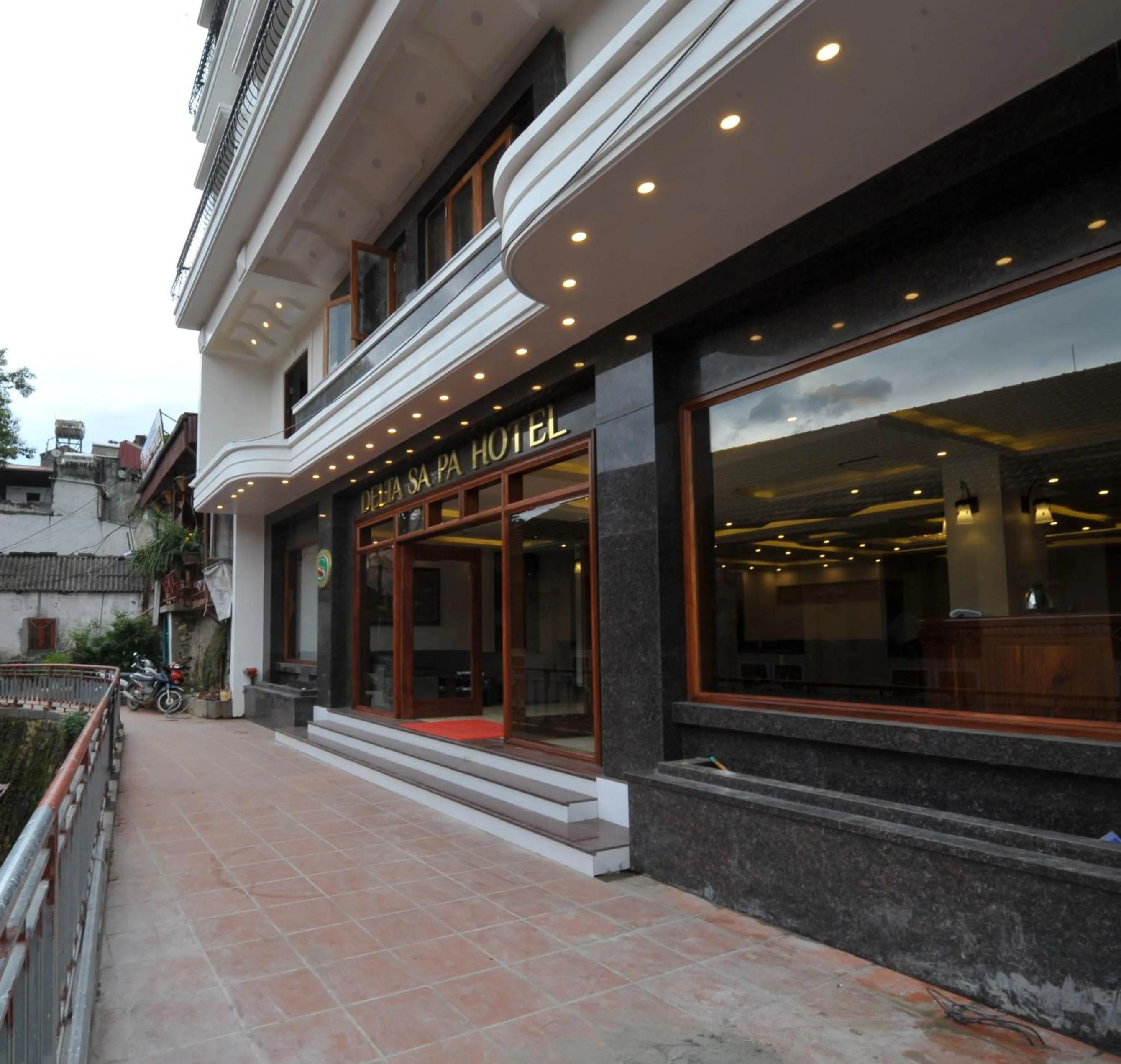 Facade/entrance in Delta Sapa Hotel - Old Quarter Center