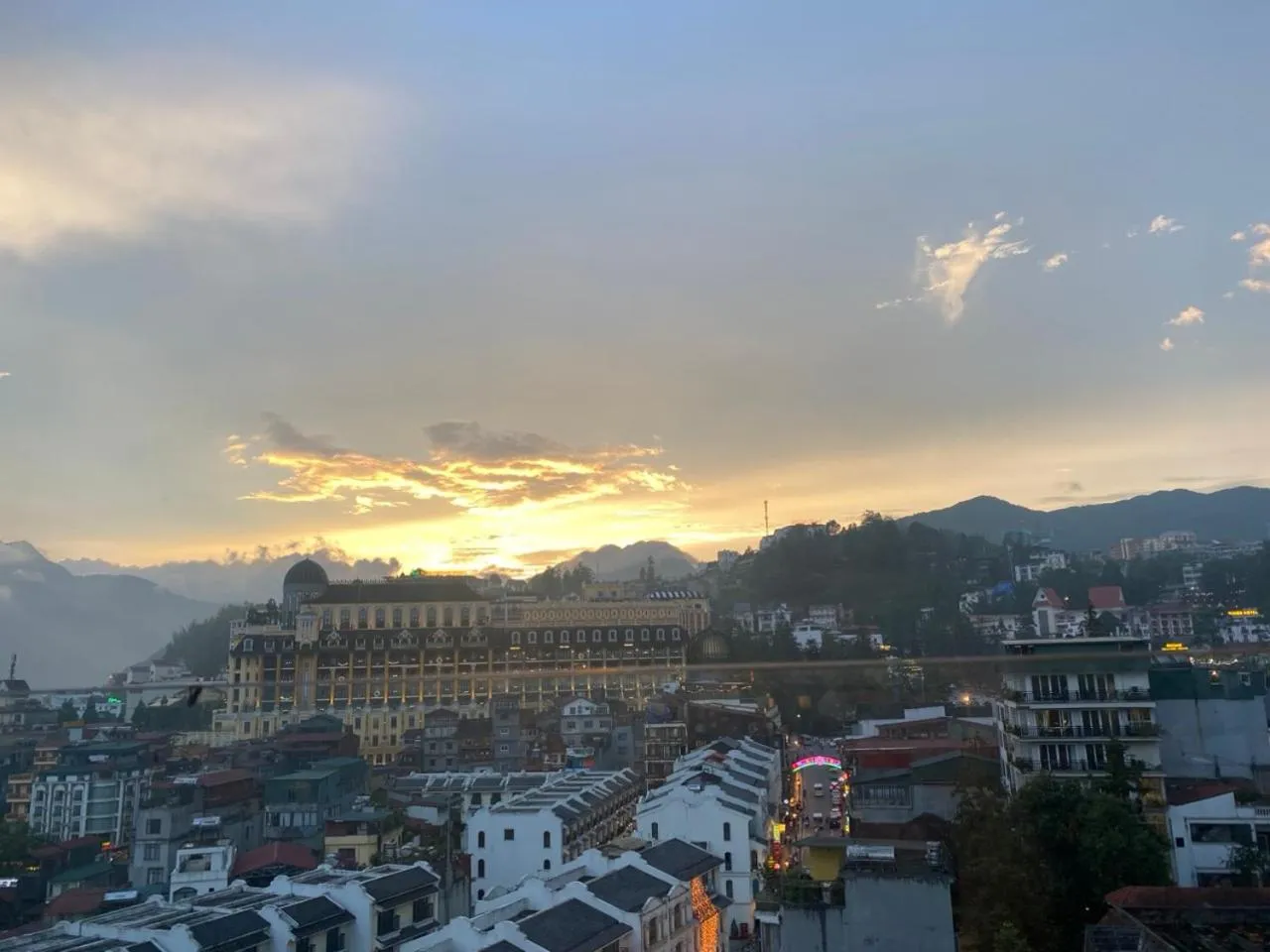 Sunset in Delta Sapa Hotel - Old Quarter Center