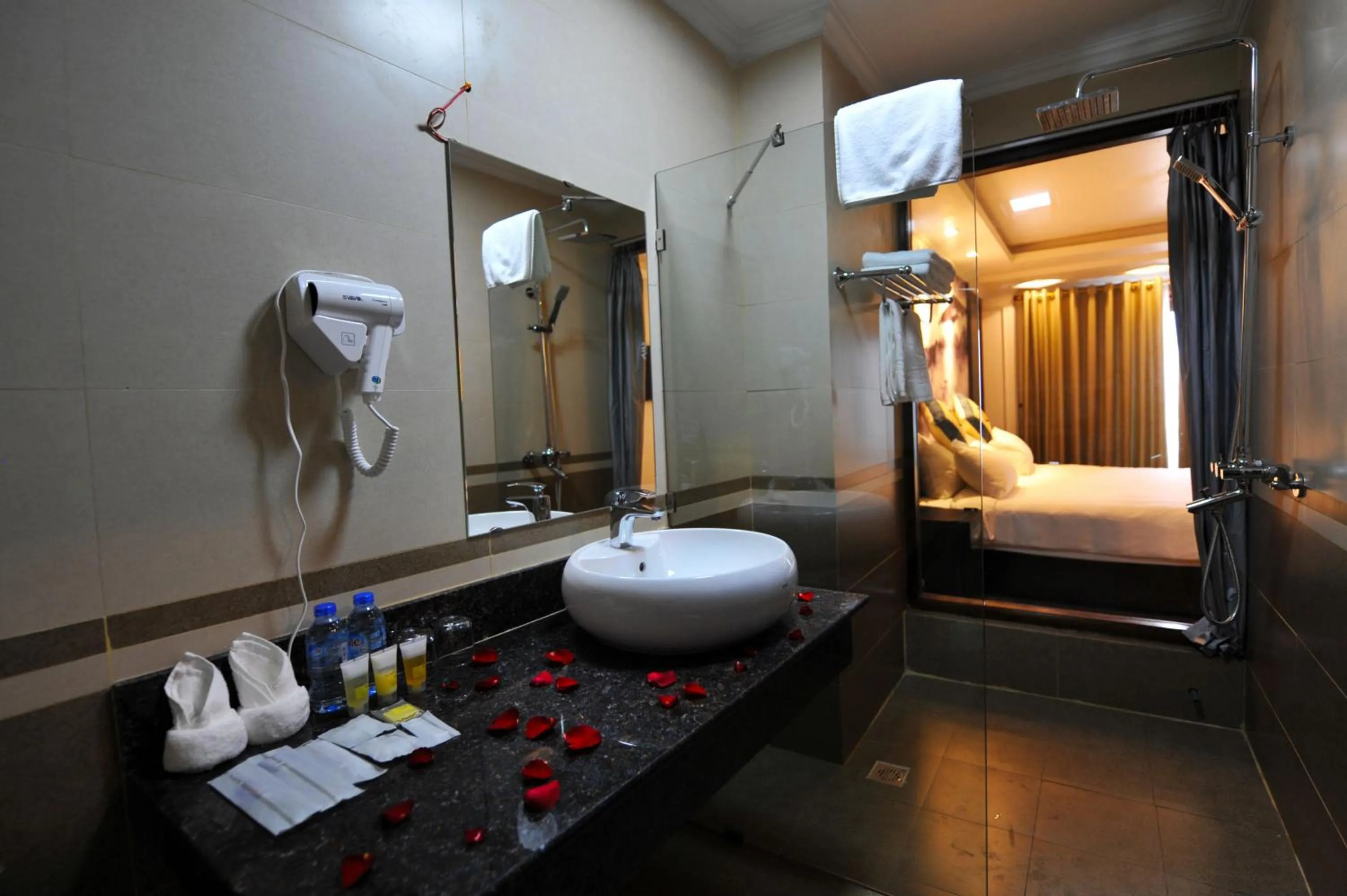 Toilet in Delta Sapa Hotel - Old Quarter Center