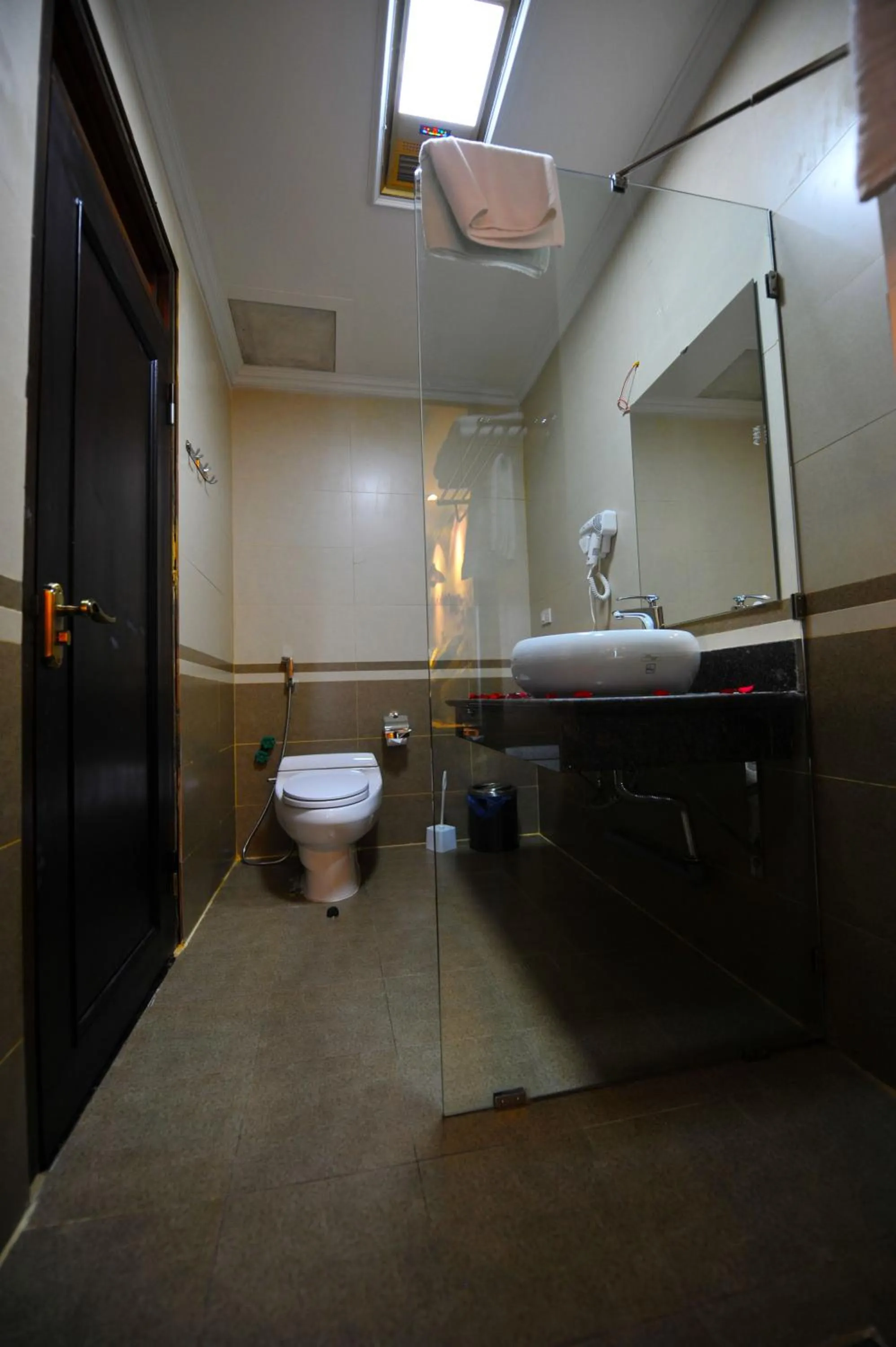 Bathroom in Delta Sapa Hotel - Old Quarter Center