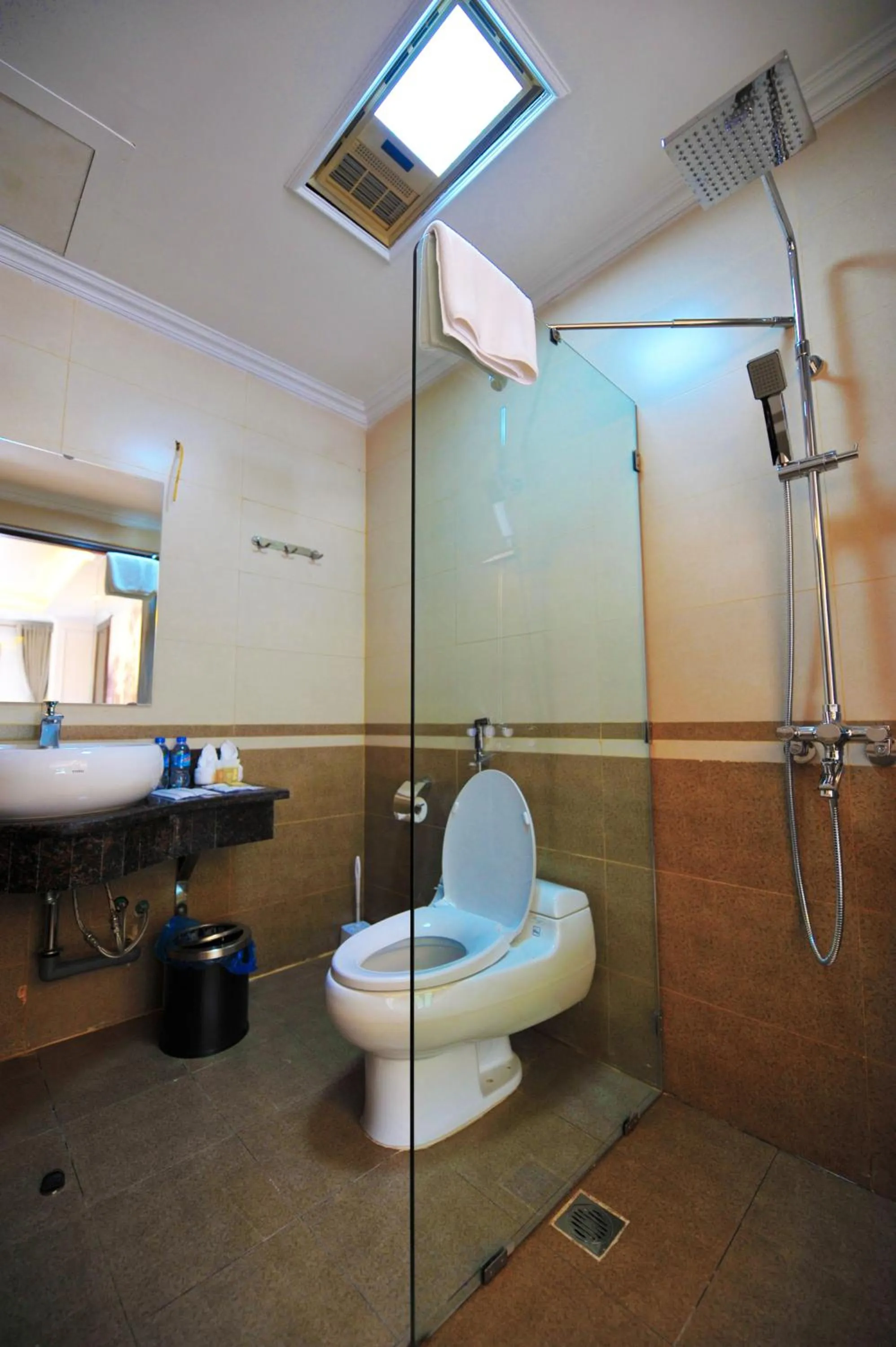 Shower in Delta Sapa Hotel - Old Quarter Center